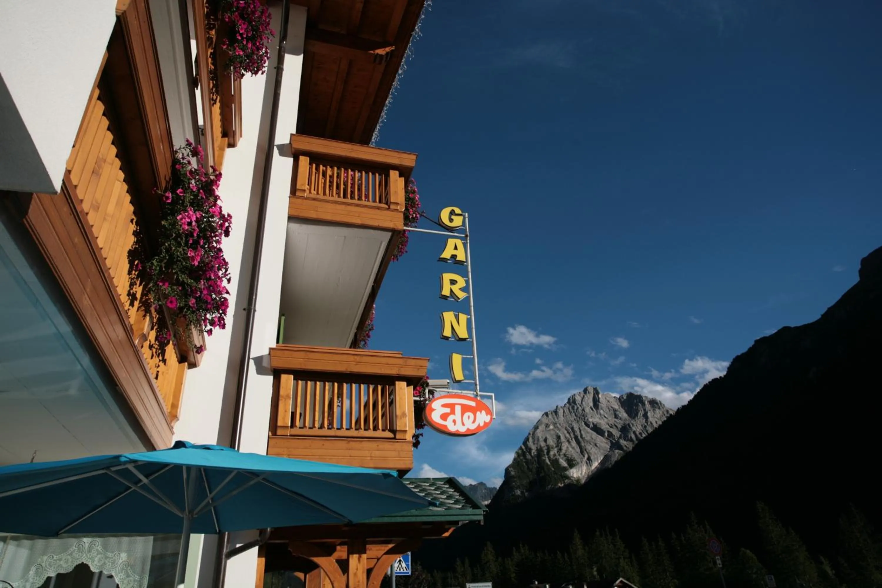 Property building in Garni Eden