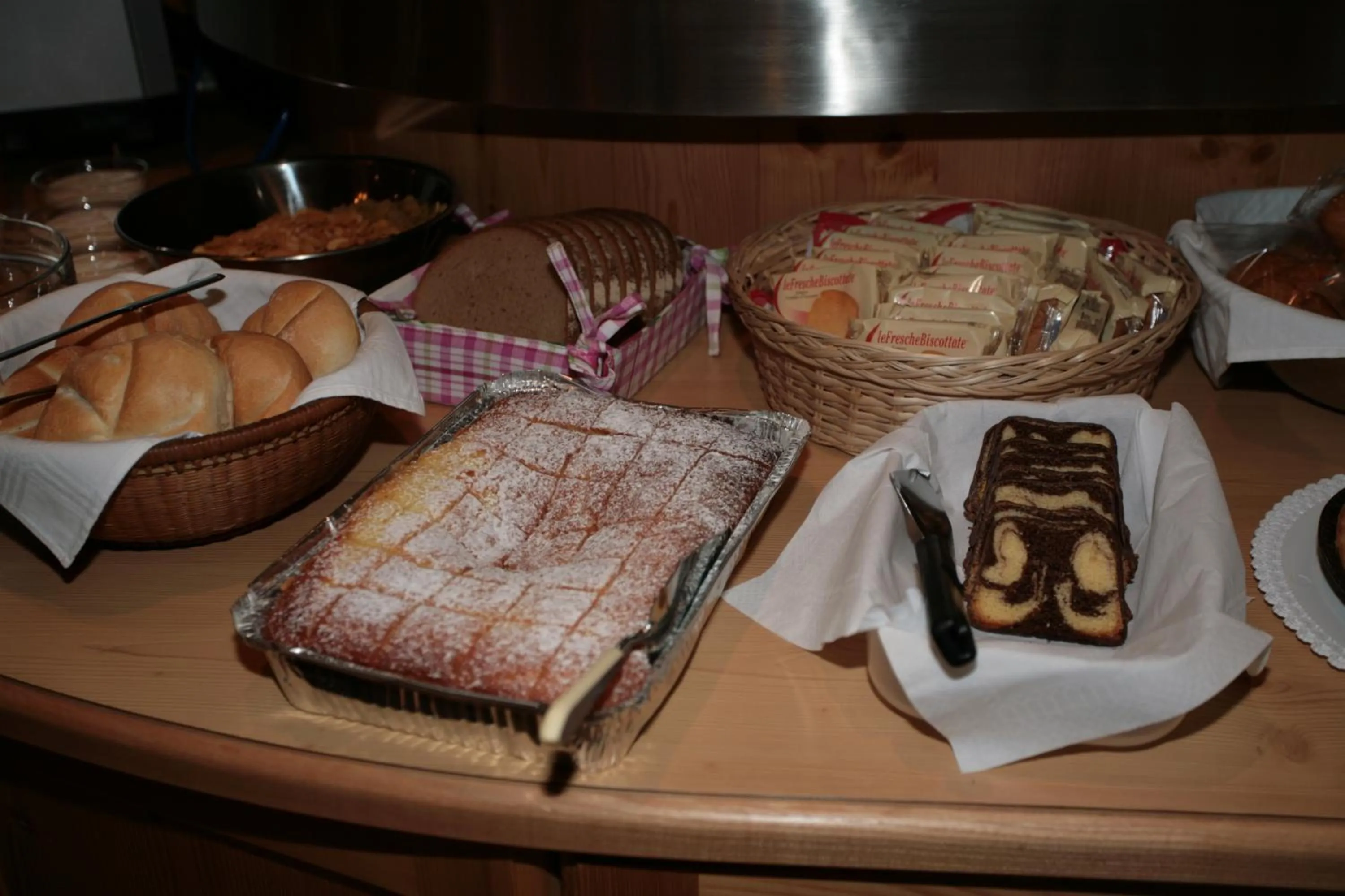 Restaurant/places to eat in Garni Eden