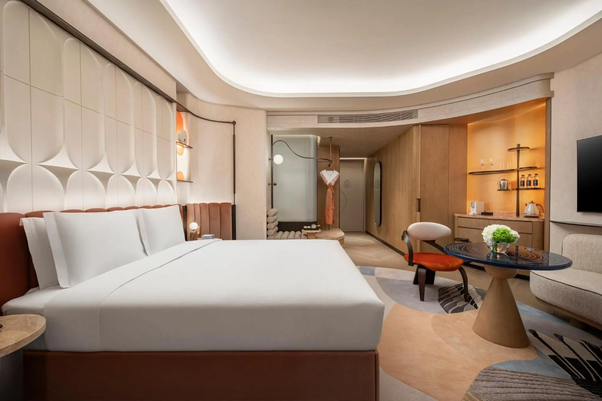 Photo of the whole room, Bed in Hotel Indigo Xi'an High-tech Zone by IHG