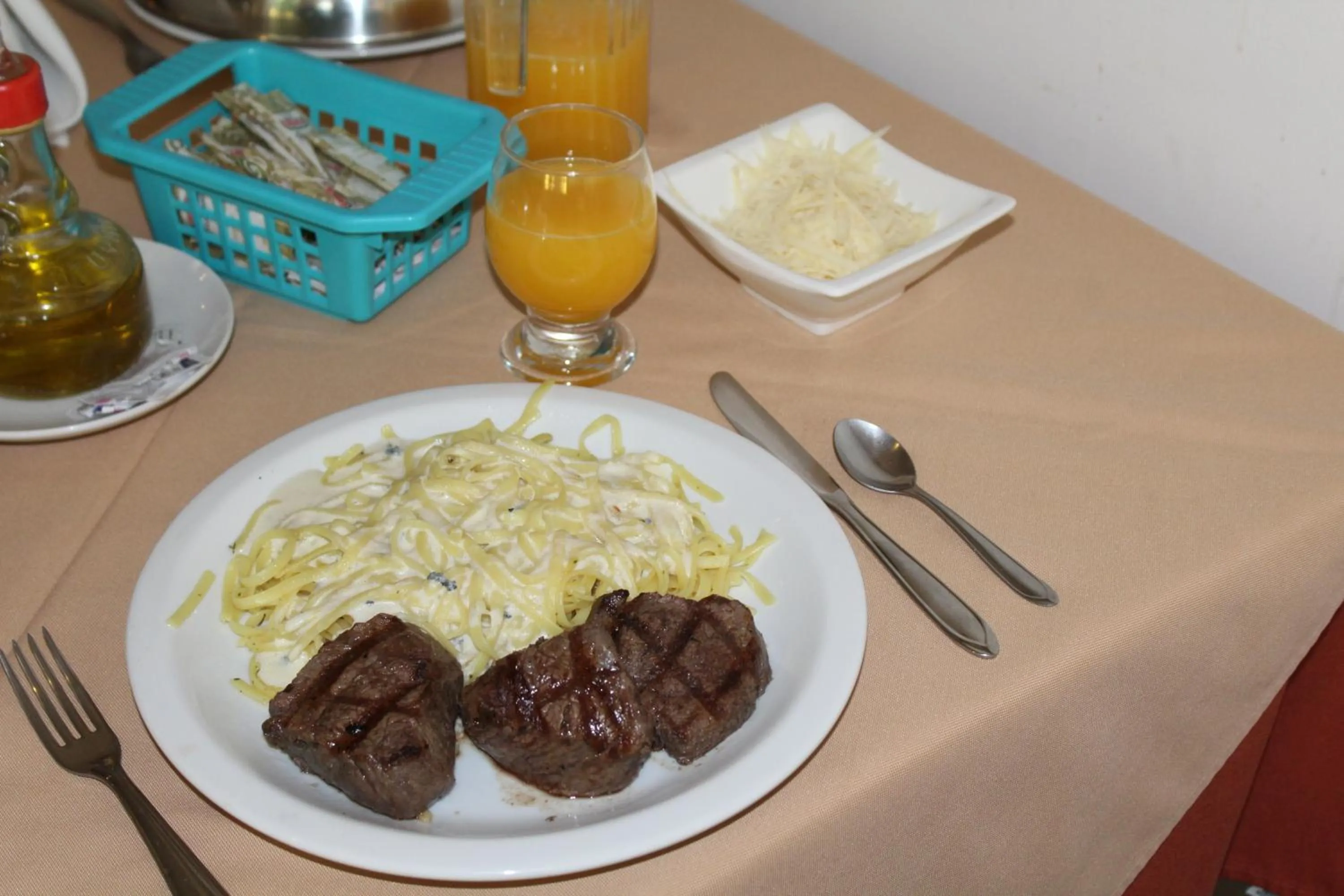 Restaurant/places to eat in Hotel Dom Henrique