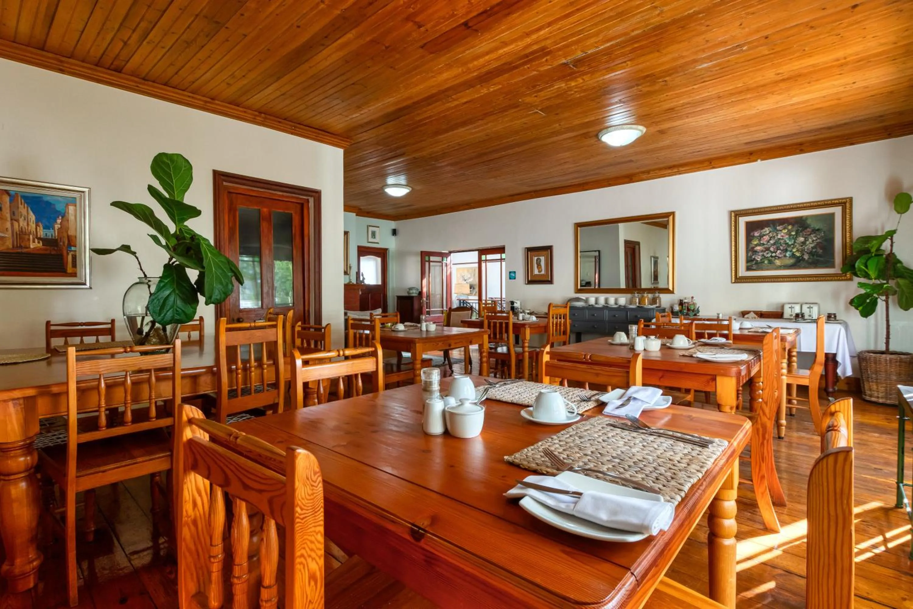 Dining area in Berg en Zee Guesthouse