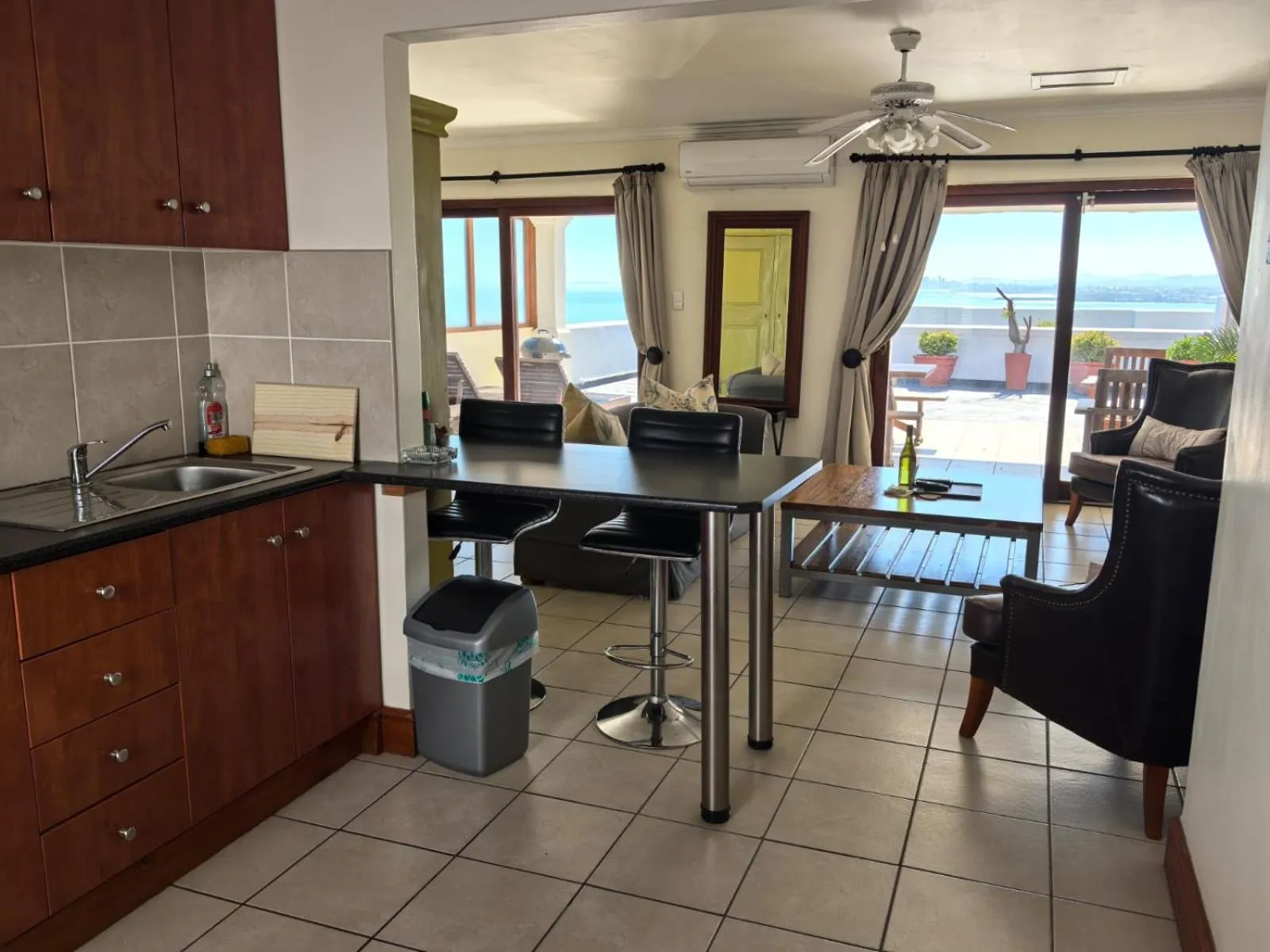 Kitchen or kitchenette in Berg en Zee Guesthouse