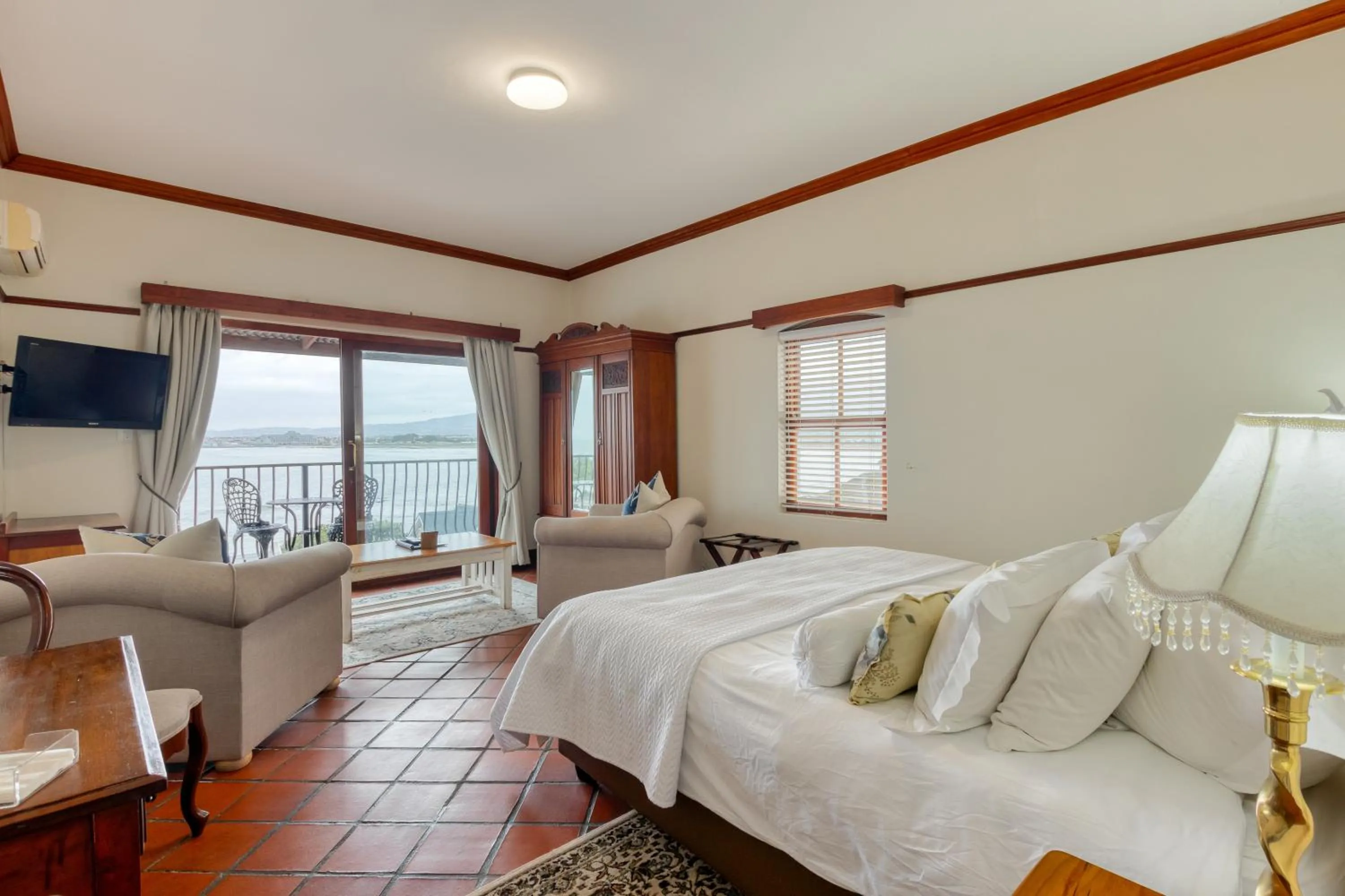 Photo of the whole room, Bed in Berg en Zee Guesthouse