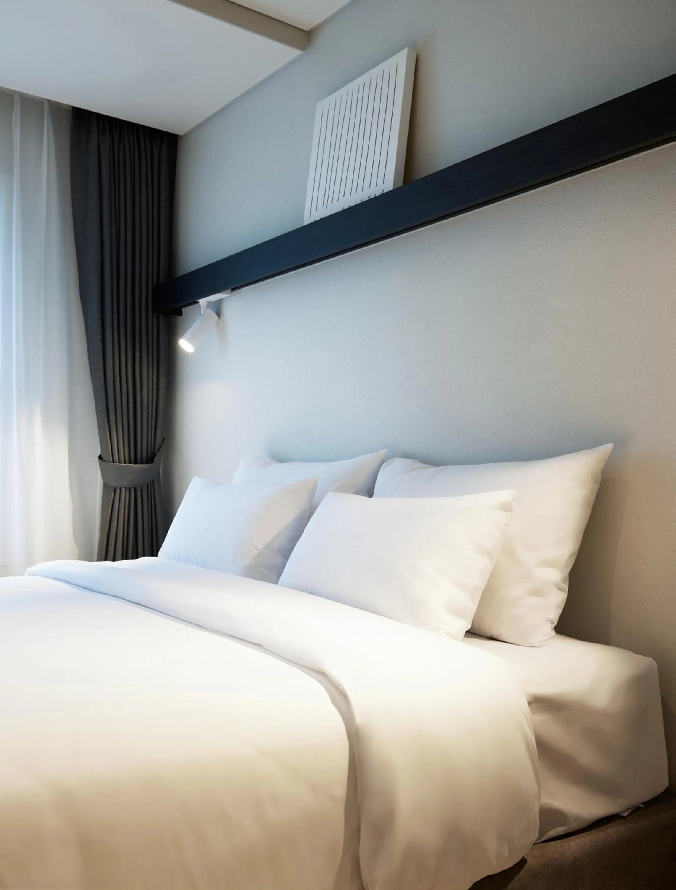 Bed in Yeouido Park Hotel