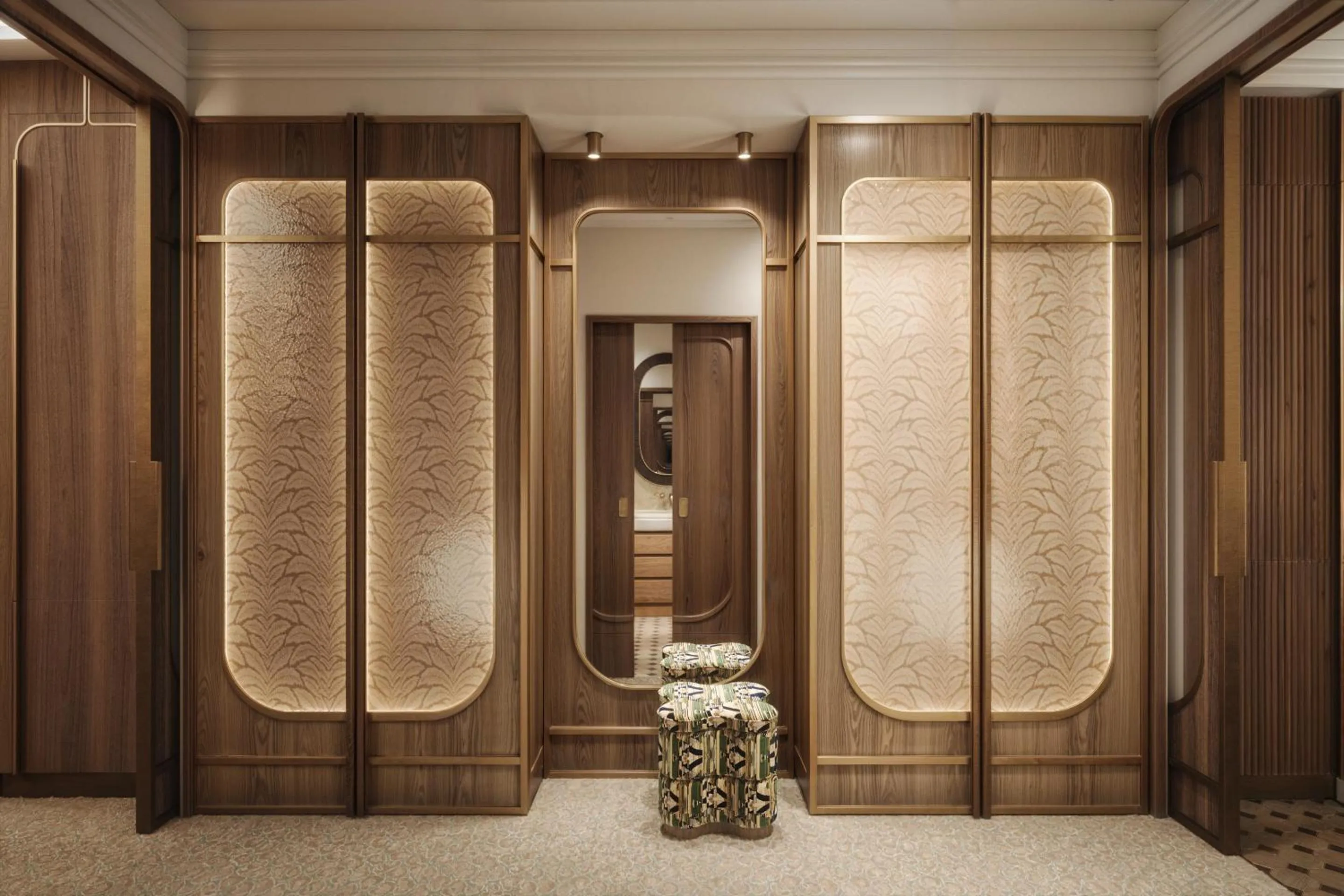 wardrobe in Roswyn, a Morgans Originals Hotel