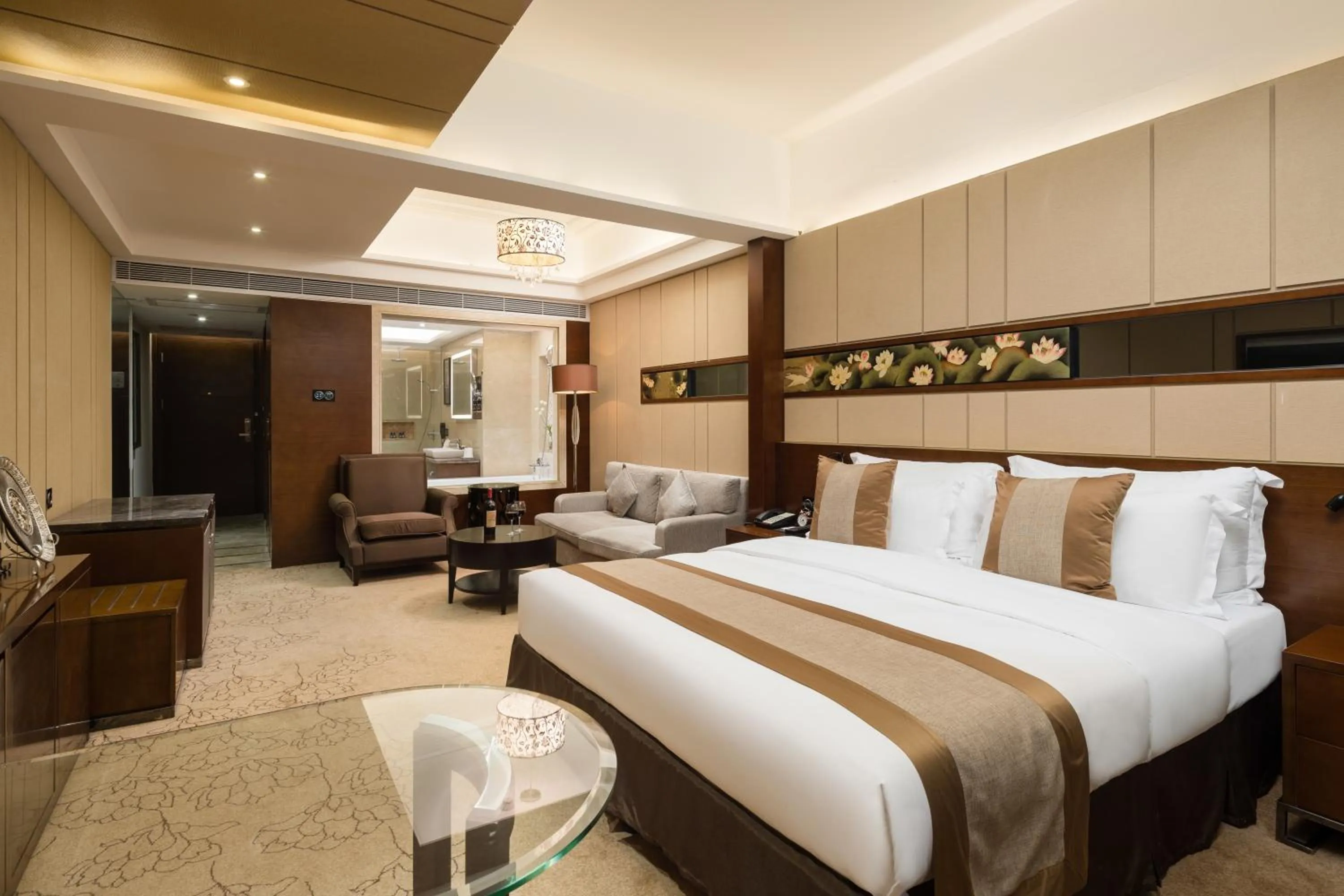 Photo of the whole room, Bed in Maoming International Hotel