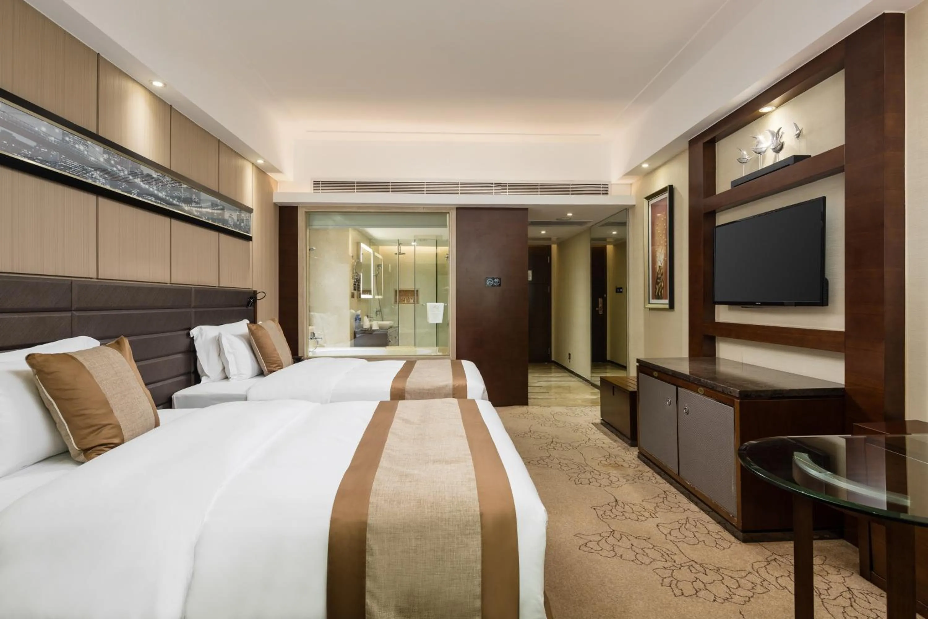Photo of the whole room, Bed in Maoming International Hotel