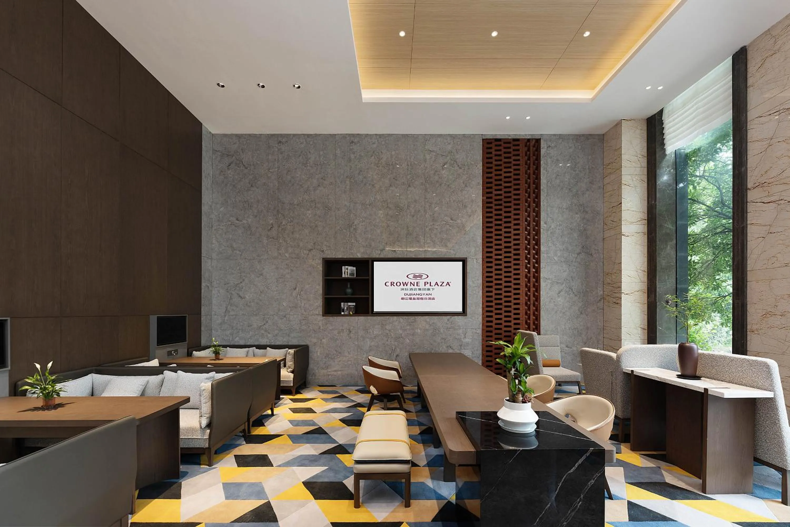 Lobby or reception in Crowne Plaza Dujiangyan by IHG