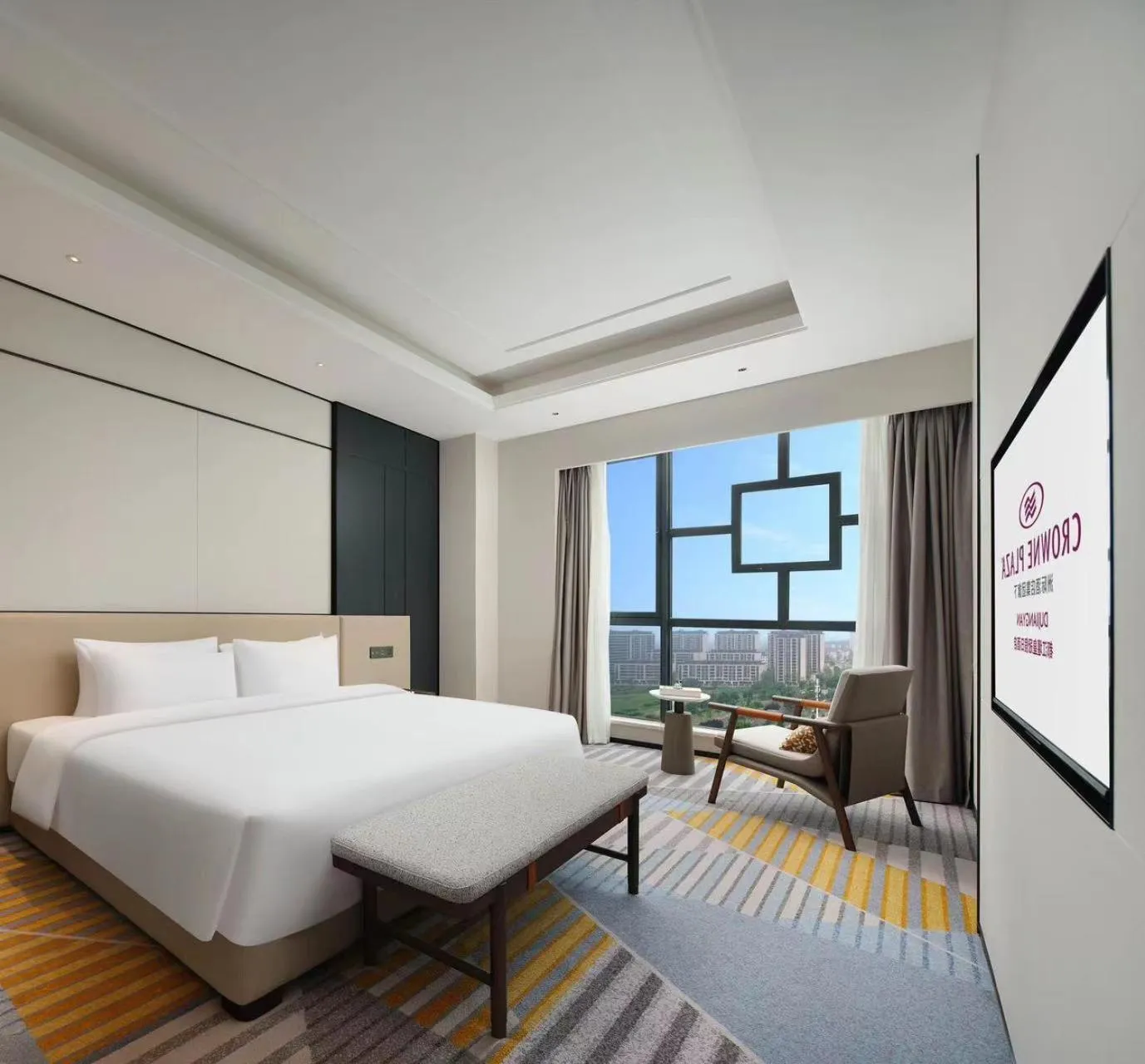 Bedroom, Bed in Crowne Plaza Dujiangyan by IHG