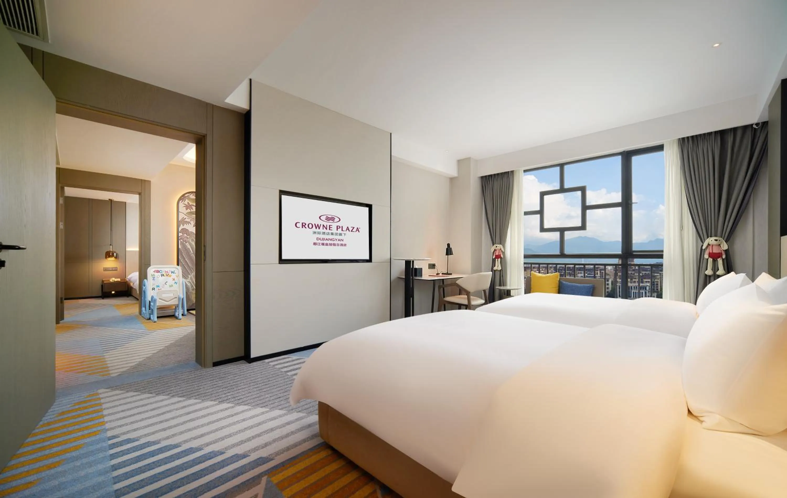 Bedroom, Bed in Crowne Plaza Dujiangyan by IHG