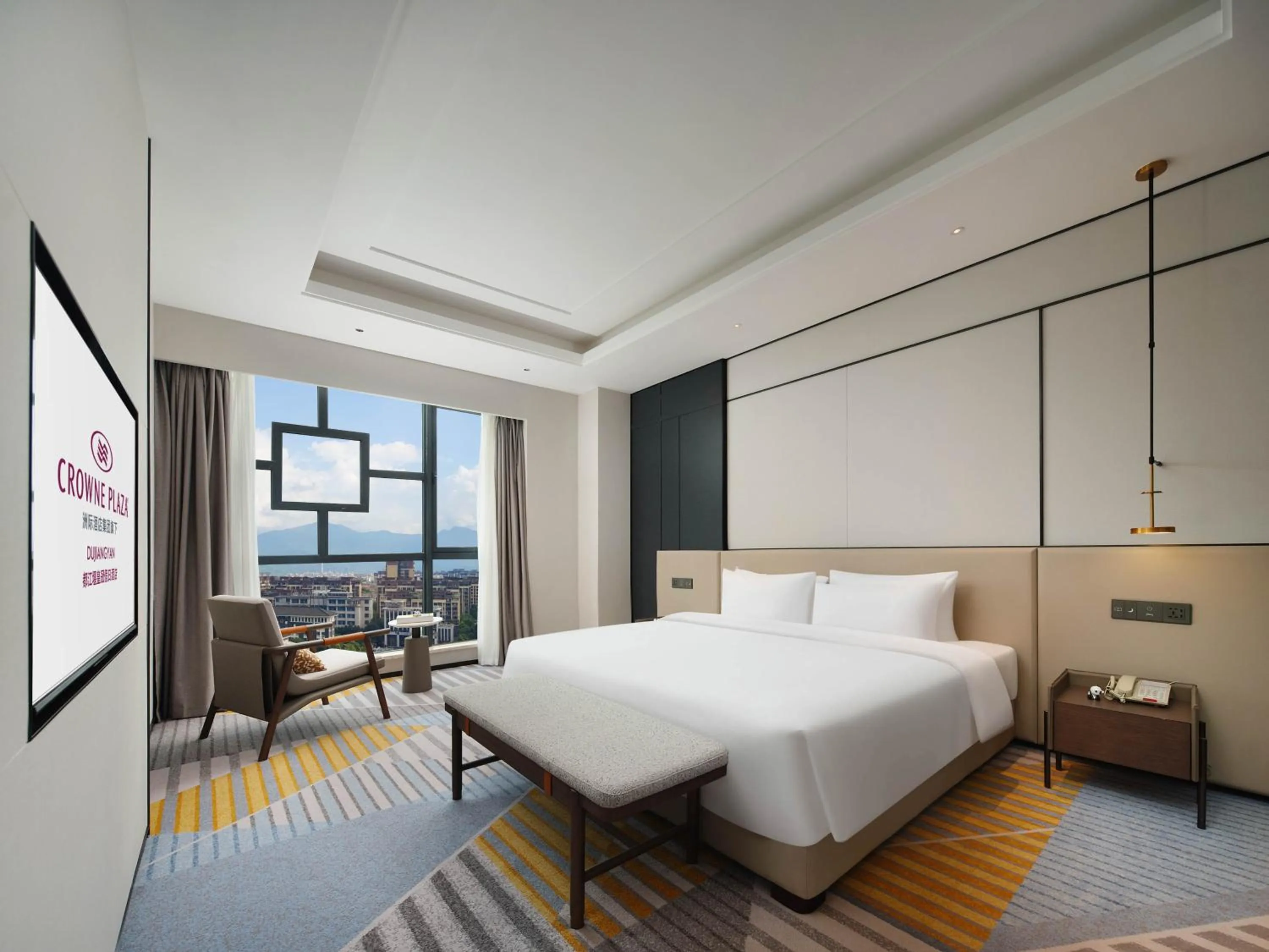 Bed in Crowne Plaza Dujiangyan by IHG