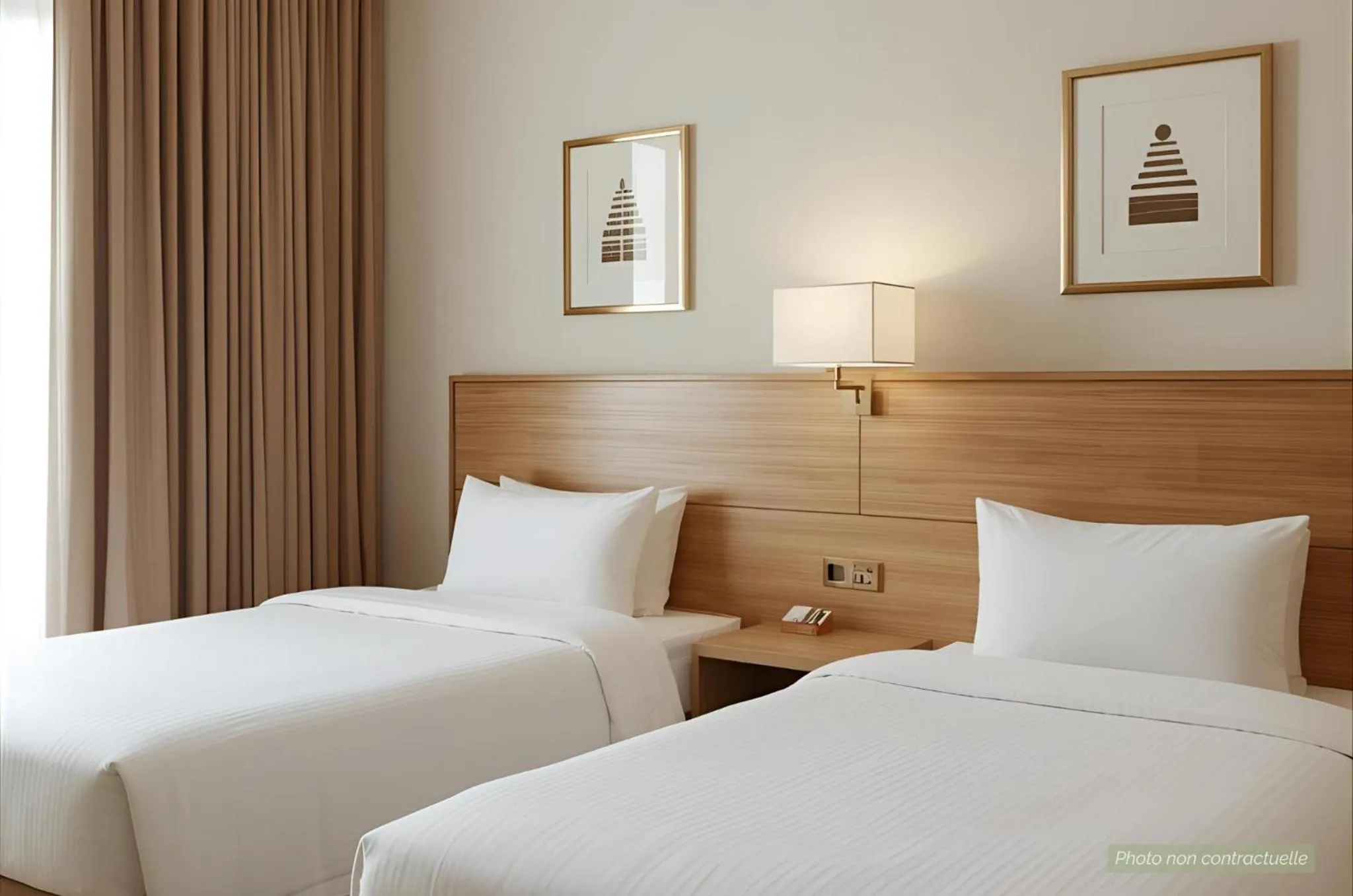 Photo of the whole room, Bed in The Originals city, Hôtel Harys