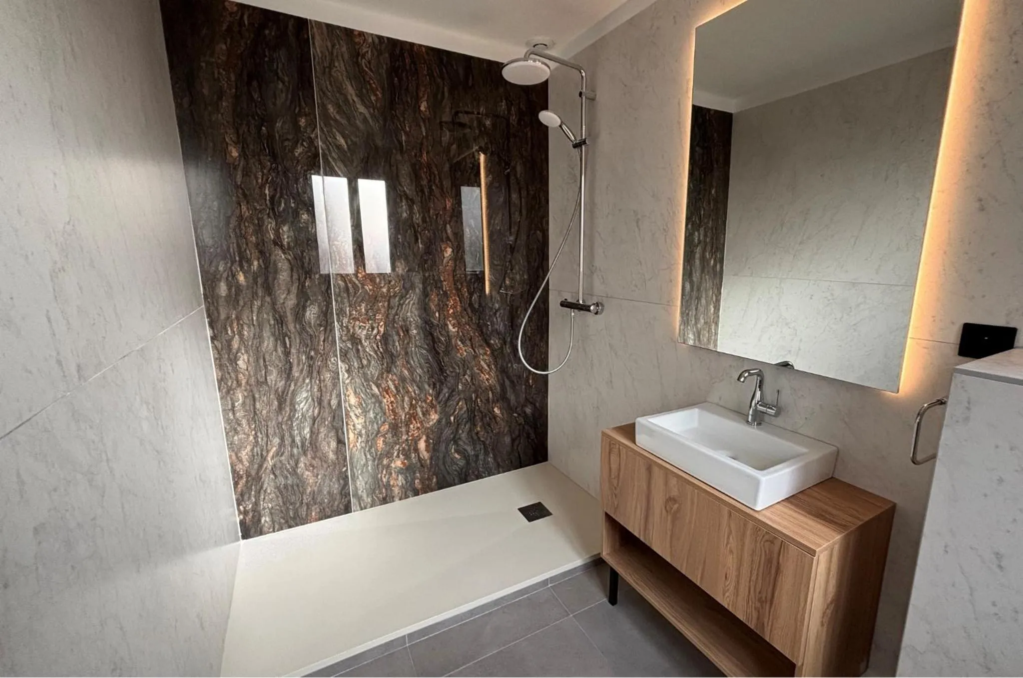 Bathroom in The Originals city, Hôtel Harys