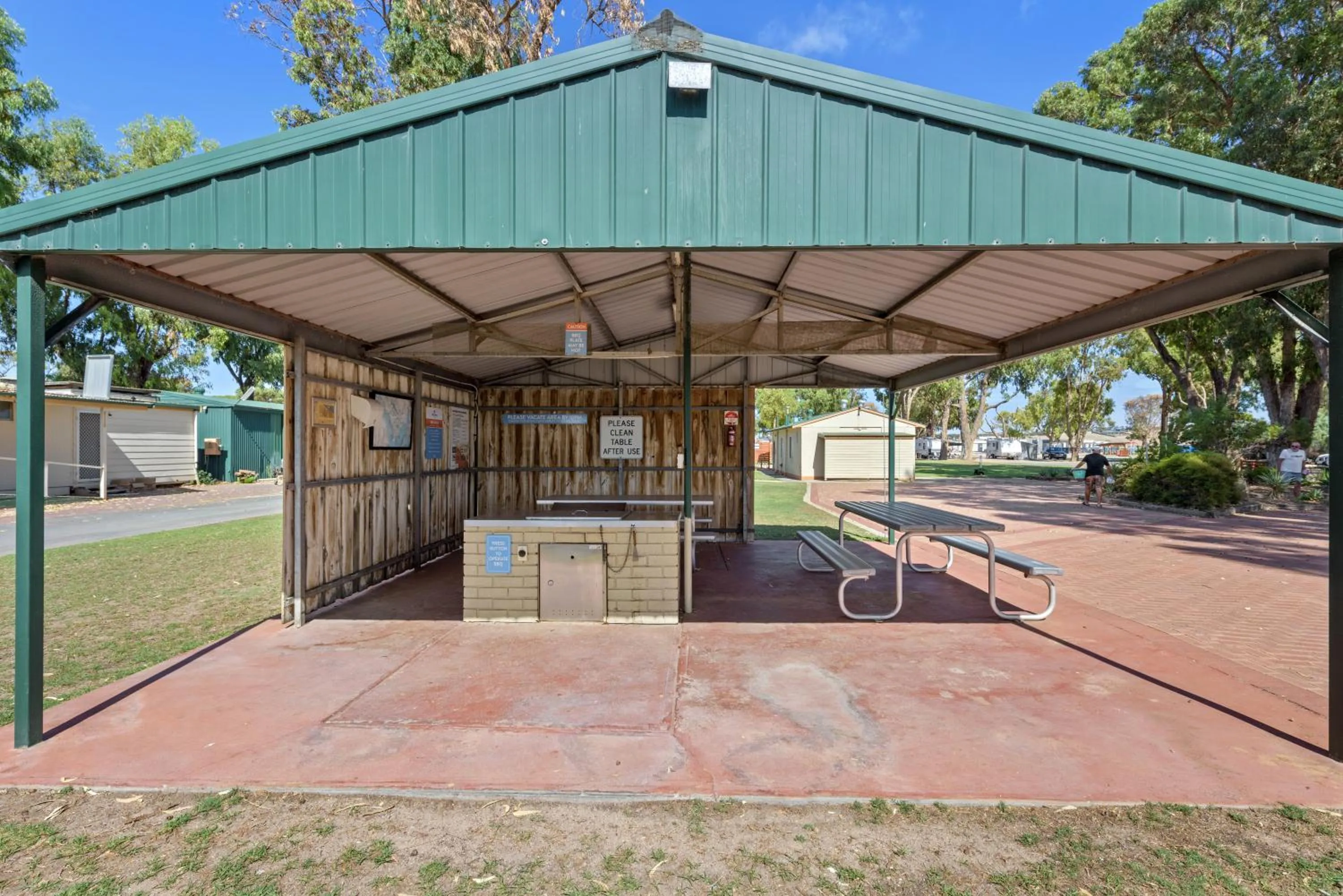 BBQ facilities in Discovery Parks - Streaky Bay Foreshore
