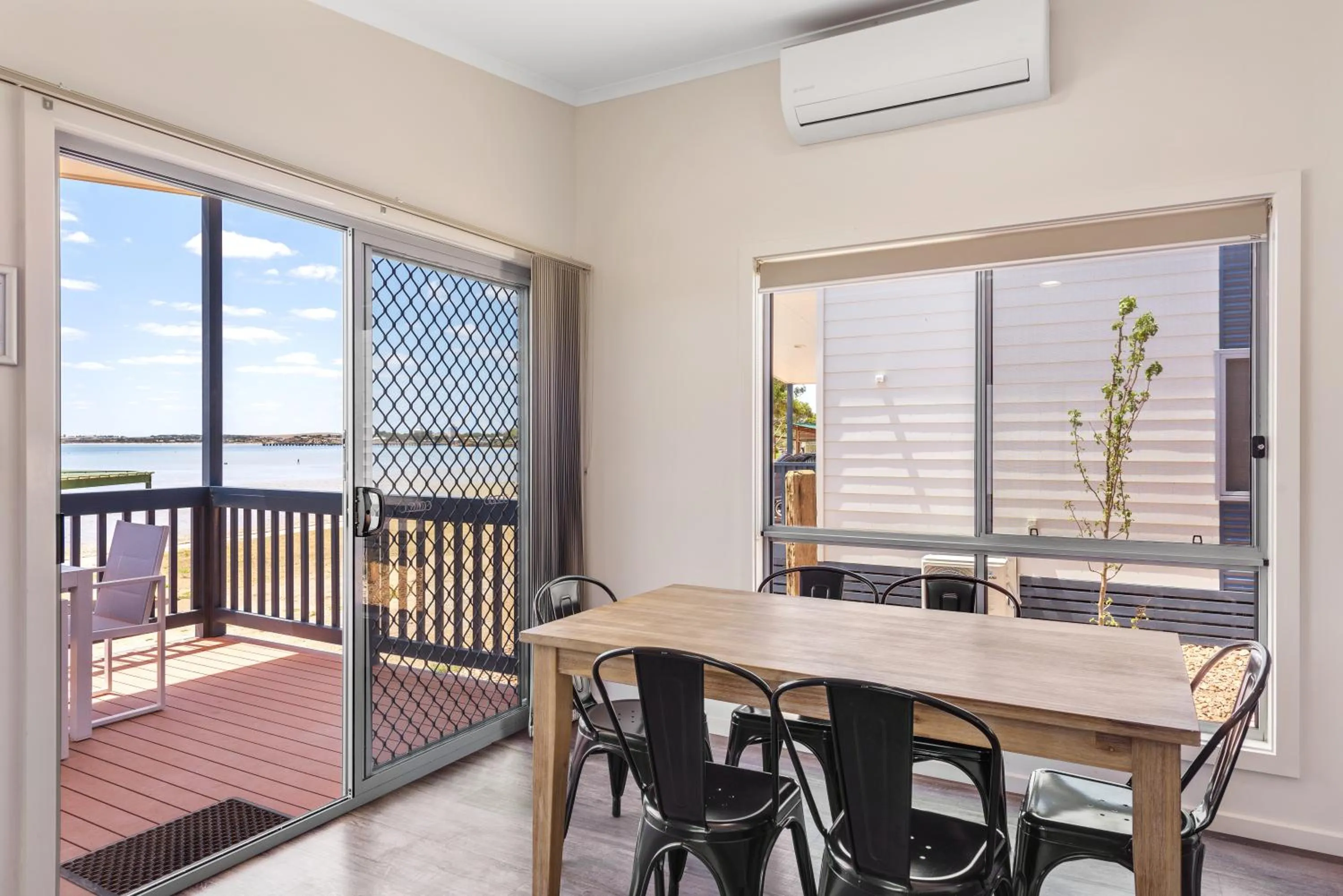 Dining area in Discovery Parks - Streaky Bay Foreshore