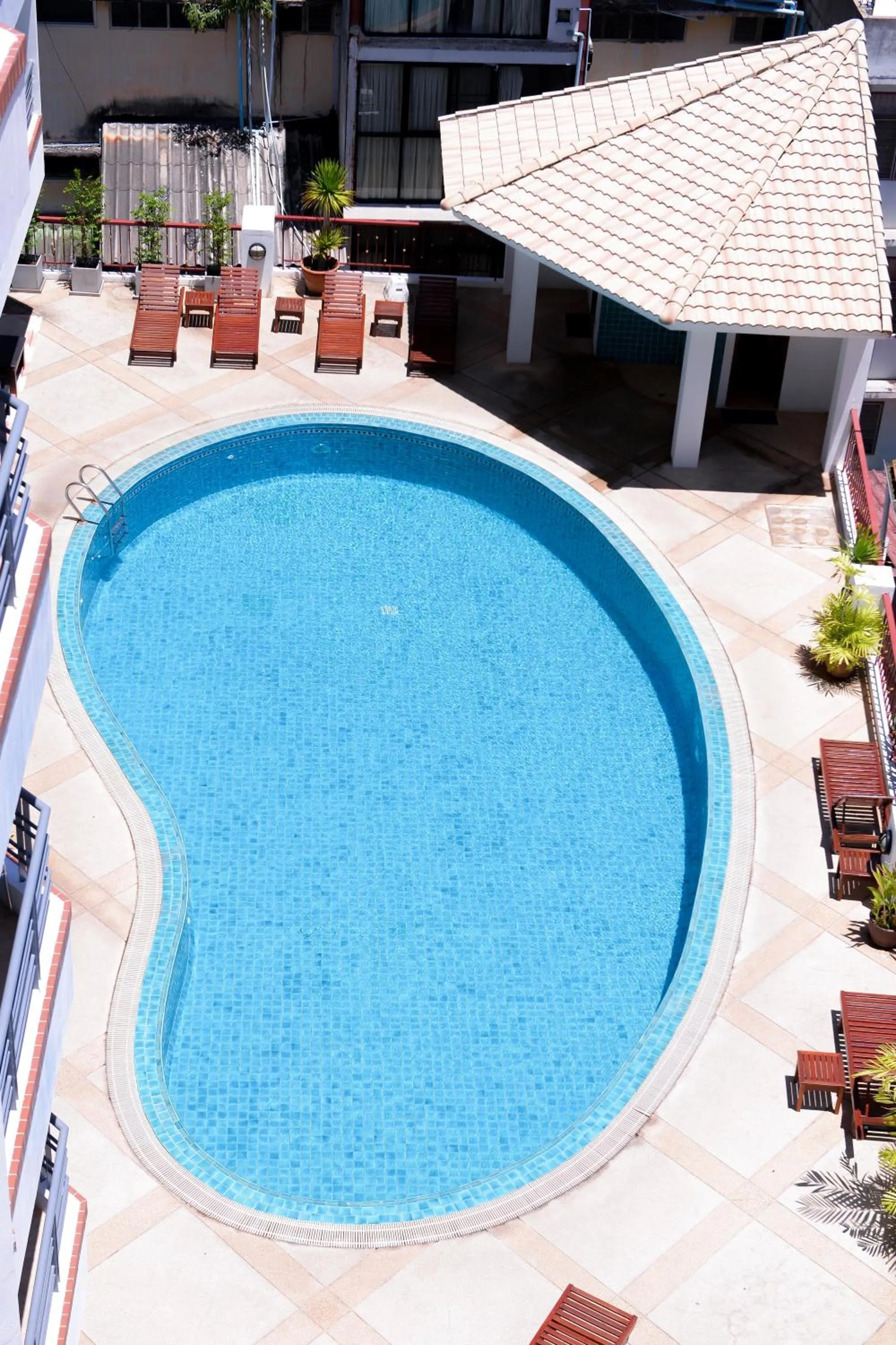 Swimming pool in Sandy Spring Hotel