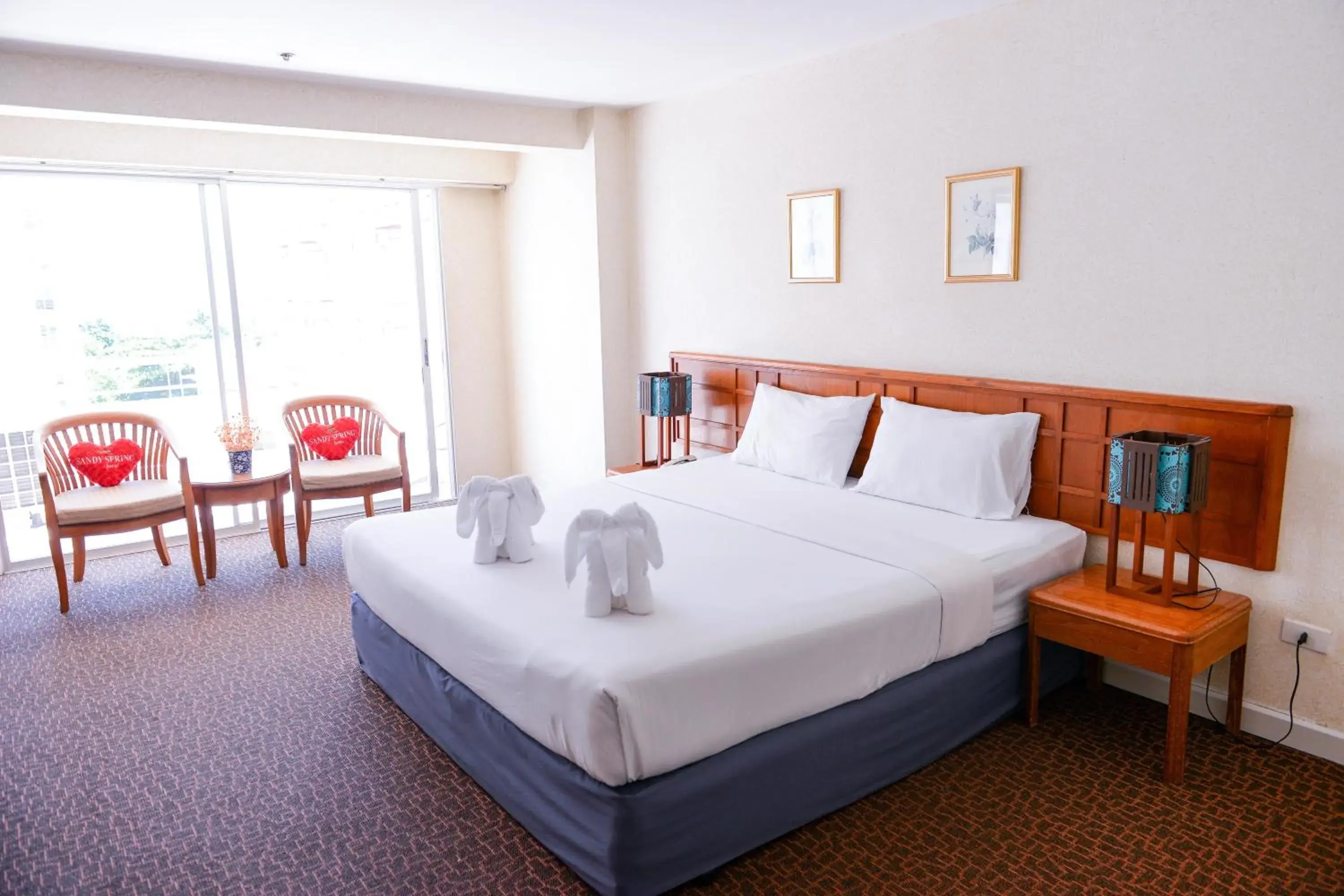 Standard Double Room with Balcony in Sandy Spring Hotel Standard Double Room with Balcony in Sandy Spring Hotel