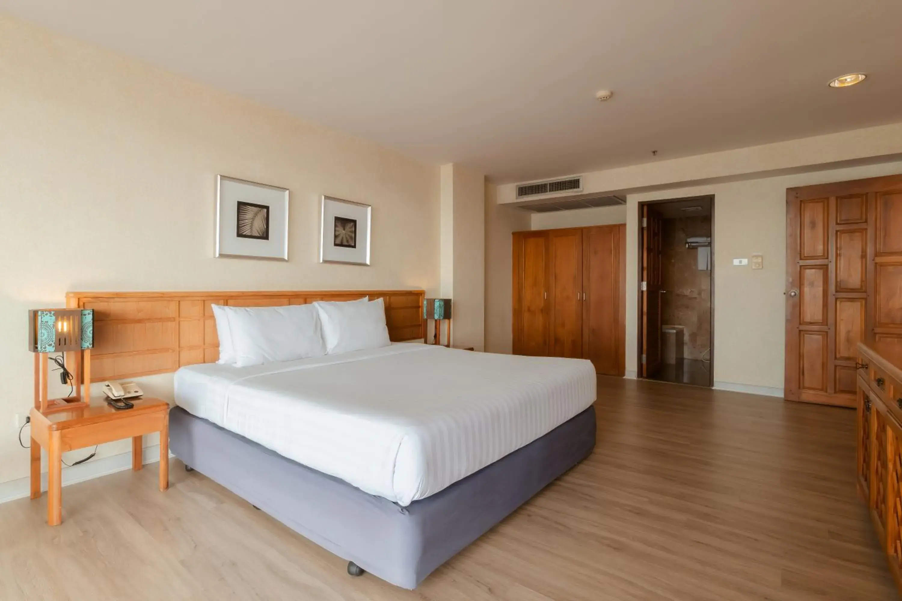 Suite with Sea View in Sandy Spring Hotel Suite with Sea View in Sandy Spring Hotel