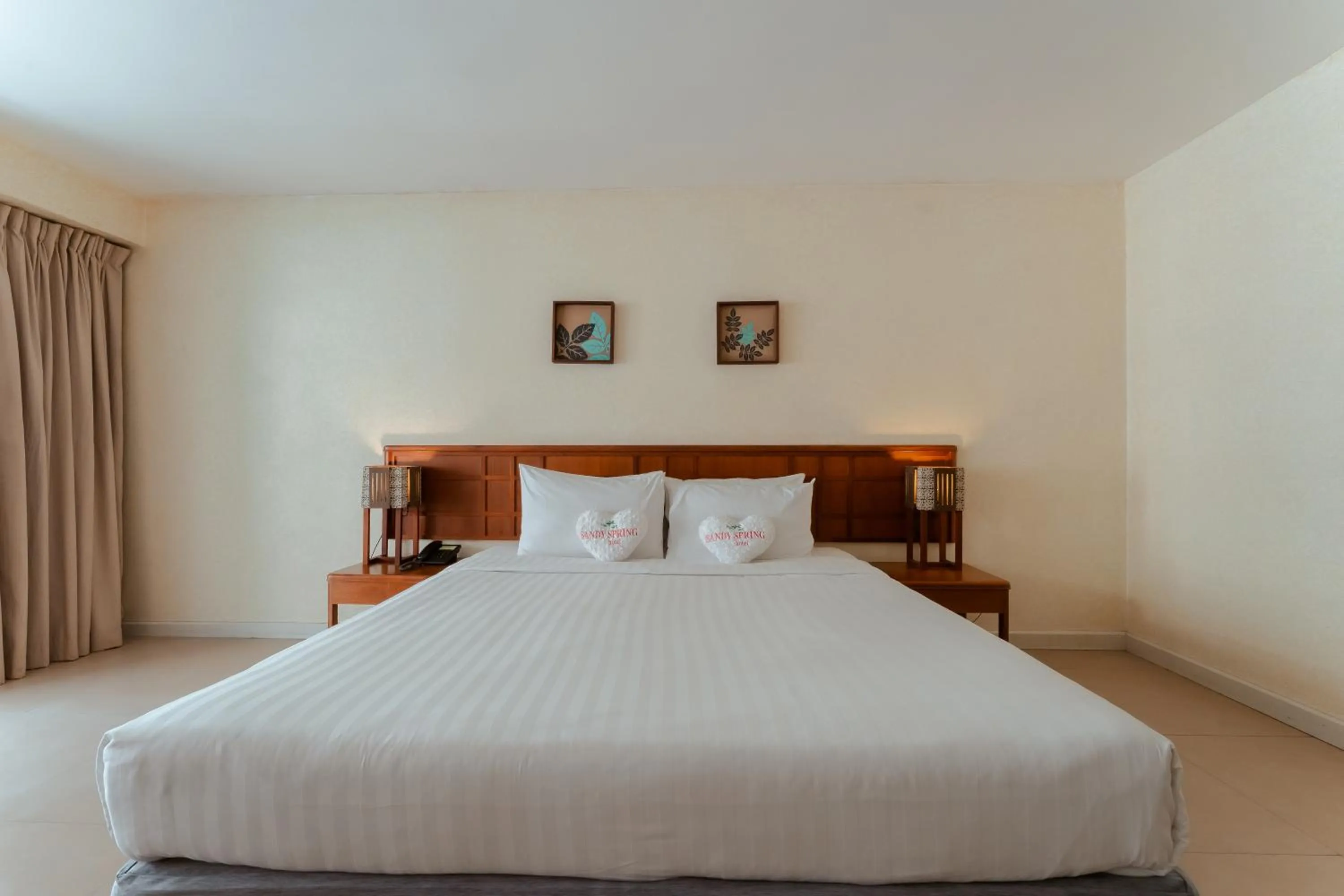 Bed in Sandy Spring Hotel