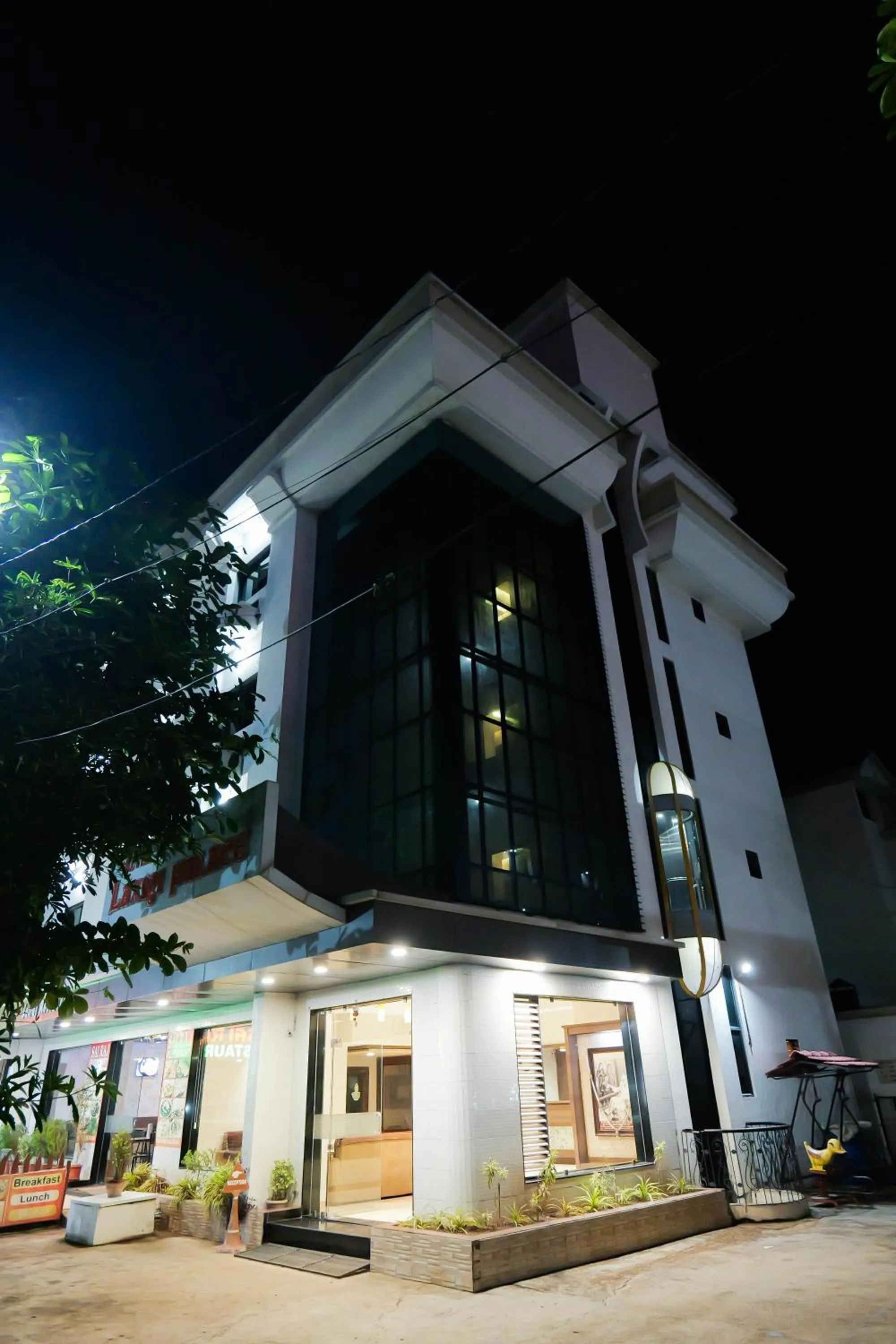 Facade/entrance in Hotel Laxmi Palace