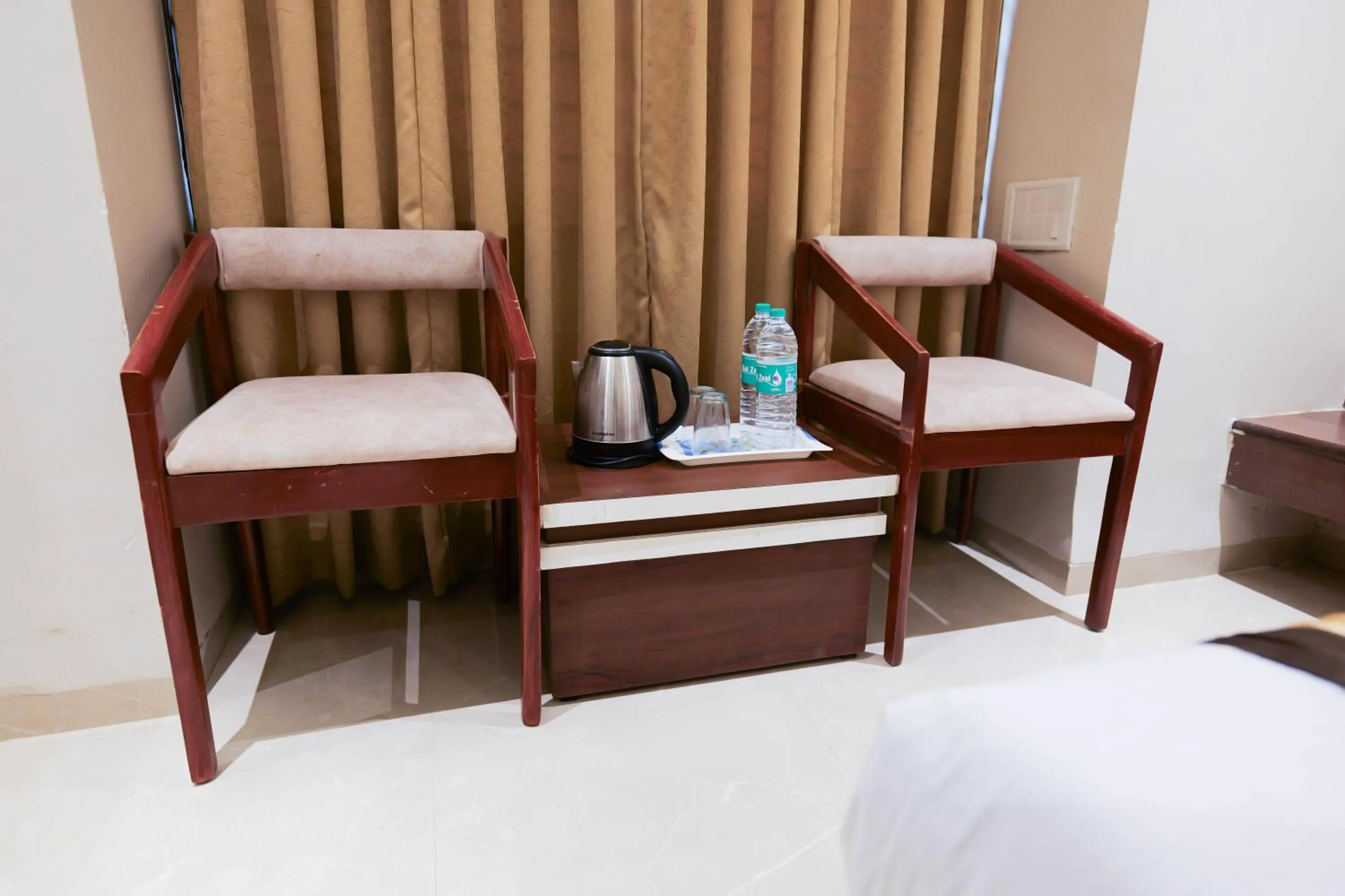 Seating area, Bed in Hotel Laxmi Palace