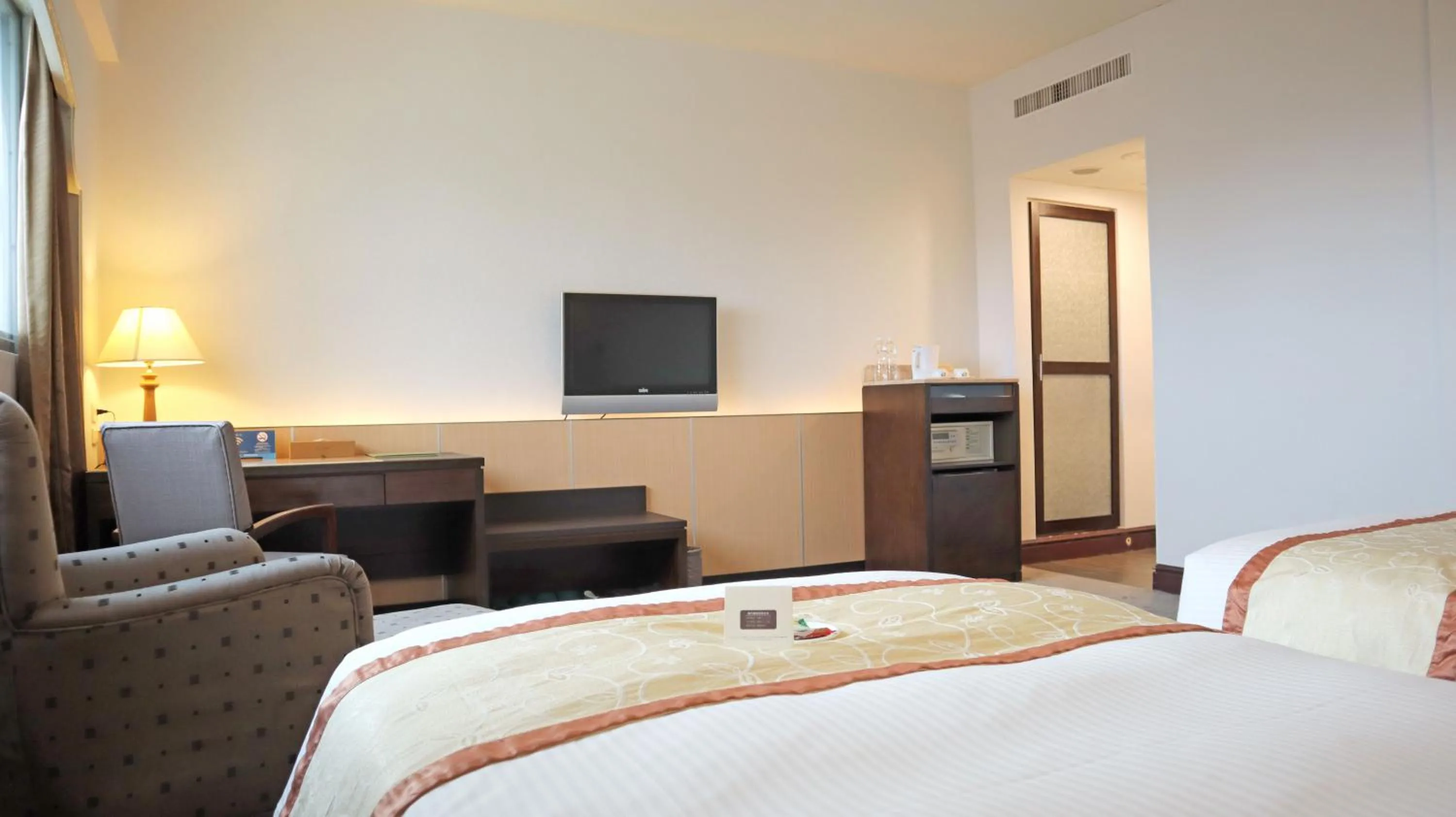 Photo of the whole room, Bed in Ho Fong Business Stay