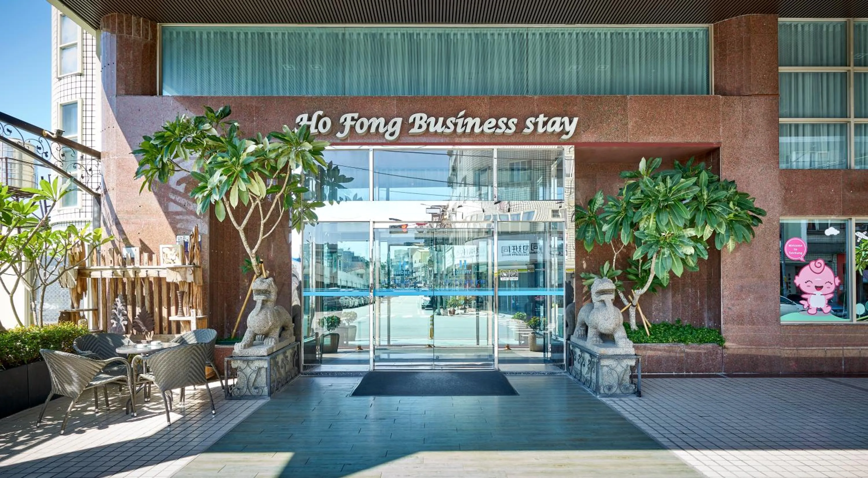 Property building in Ho Fong Business Stay