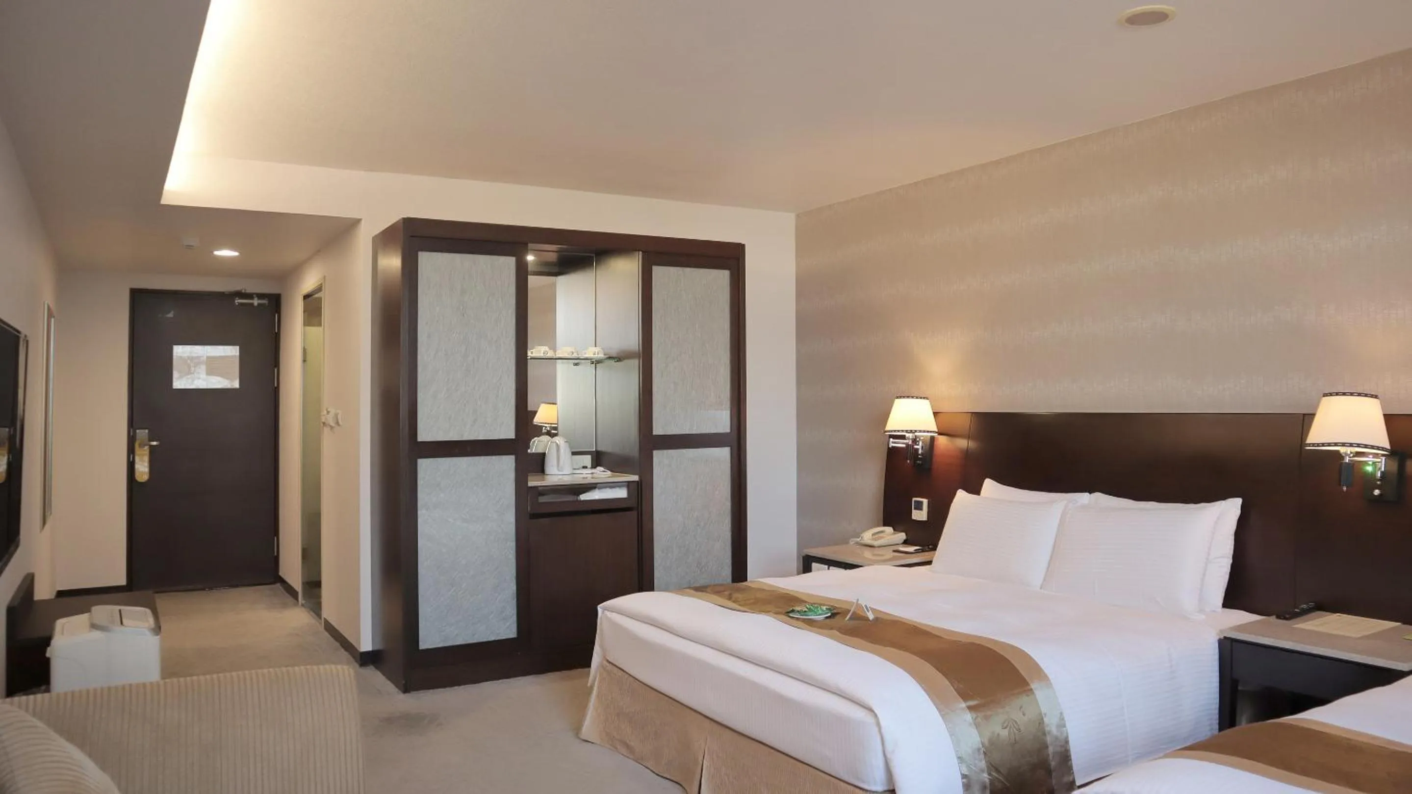 Photo of the whole room, Bed in Ho Fong Business Stay