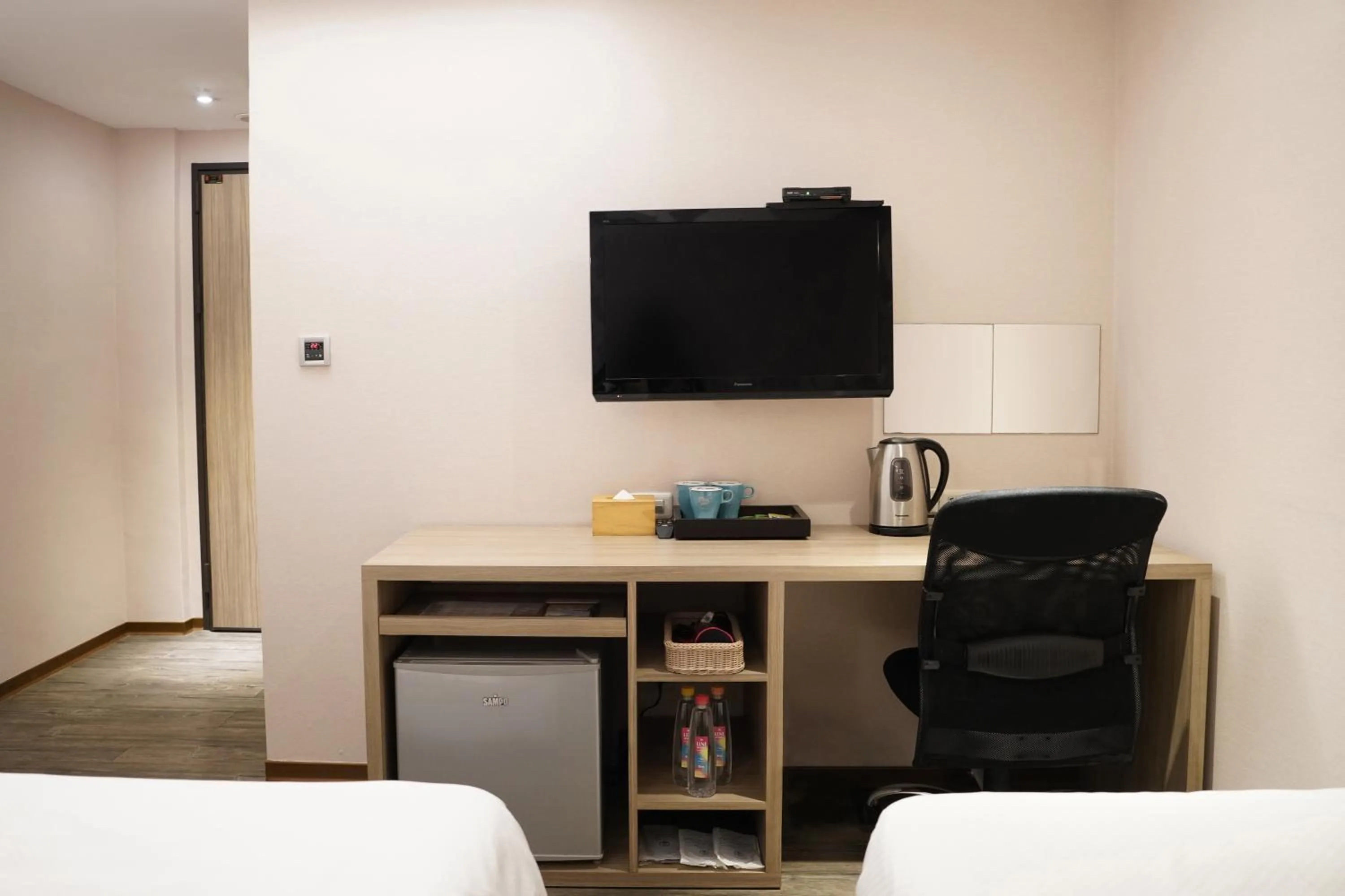 Bedroom in The Riverside Hotel International