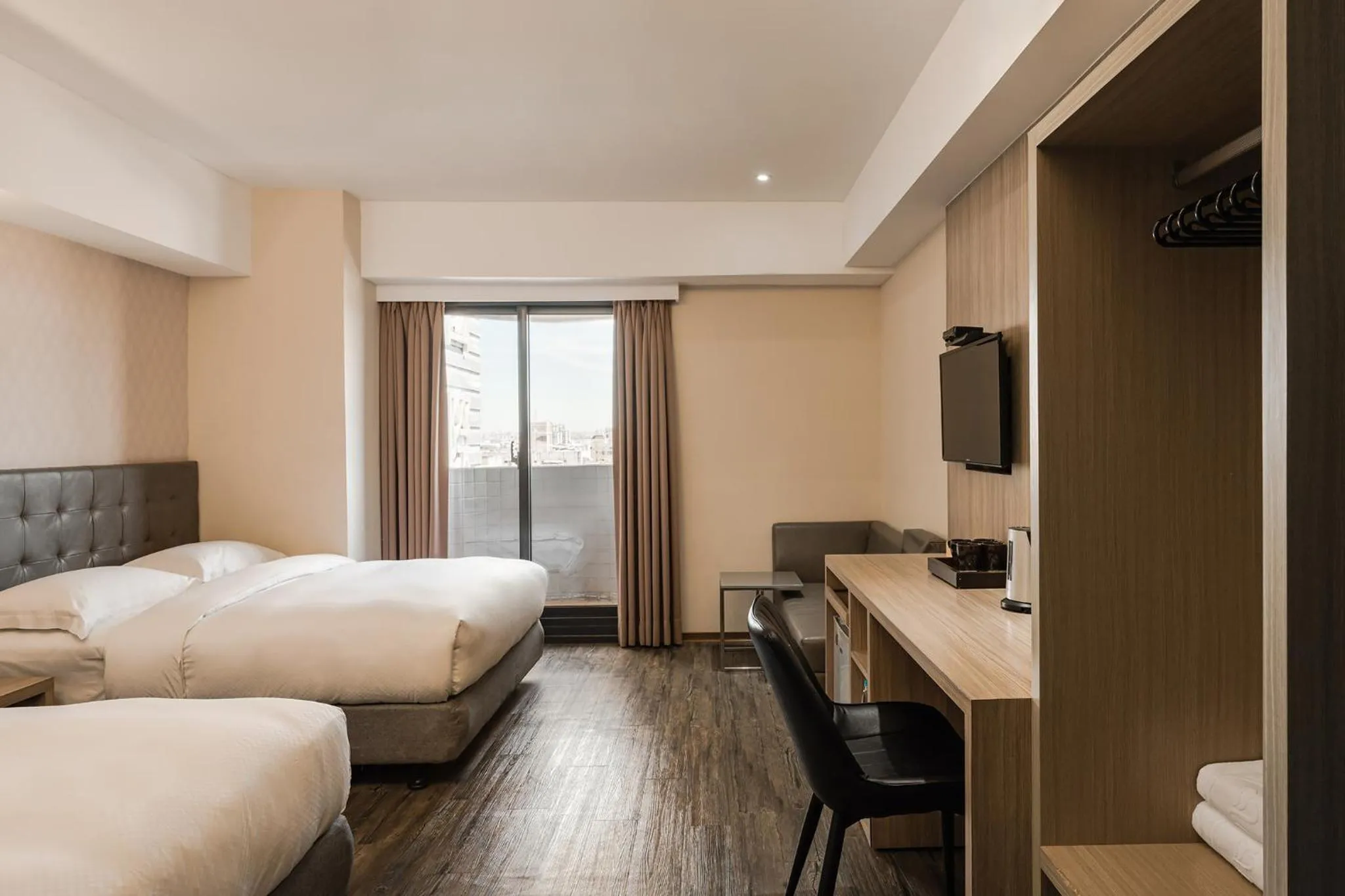 Bedroom, Bed in The Riverside Hotel International