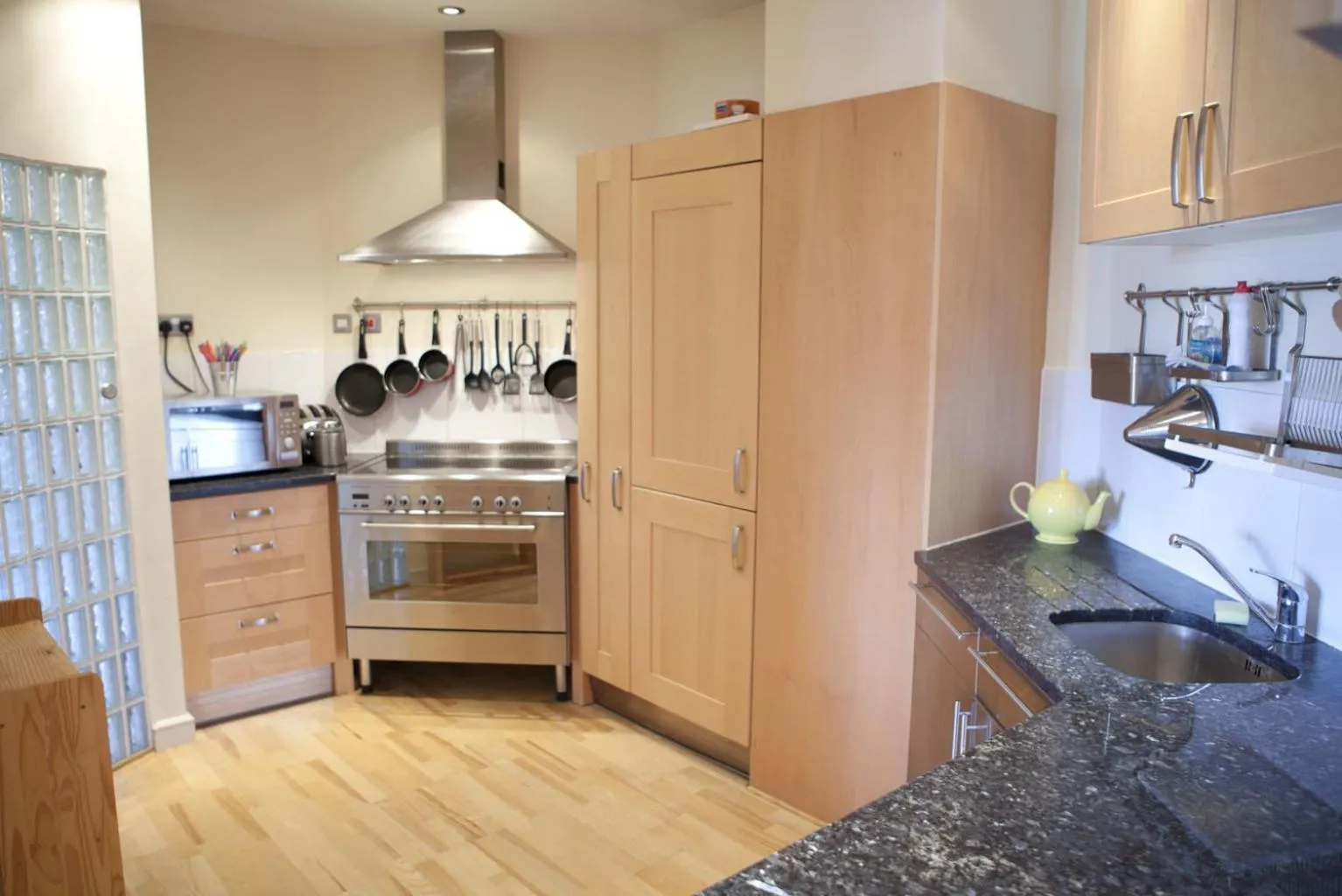 Kitchen or kitchenette in Toothbrush Apartments - Central Ipswich St Peters St