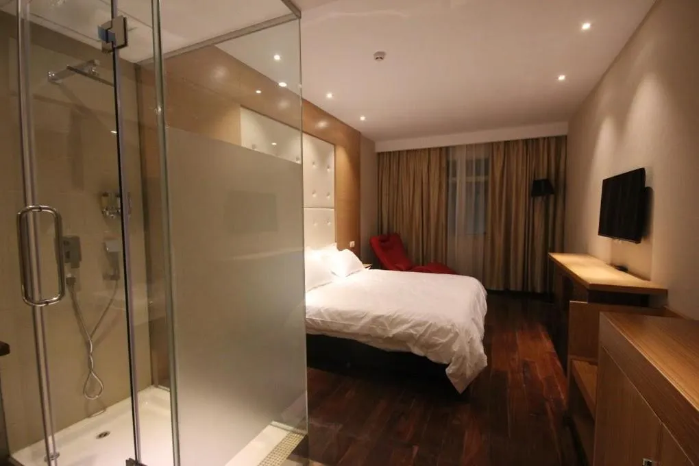 Photo of the whole room, Bed in Menoir Dorsett Madrid Leganés