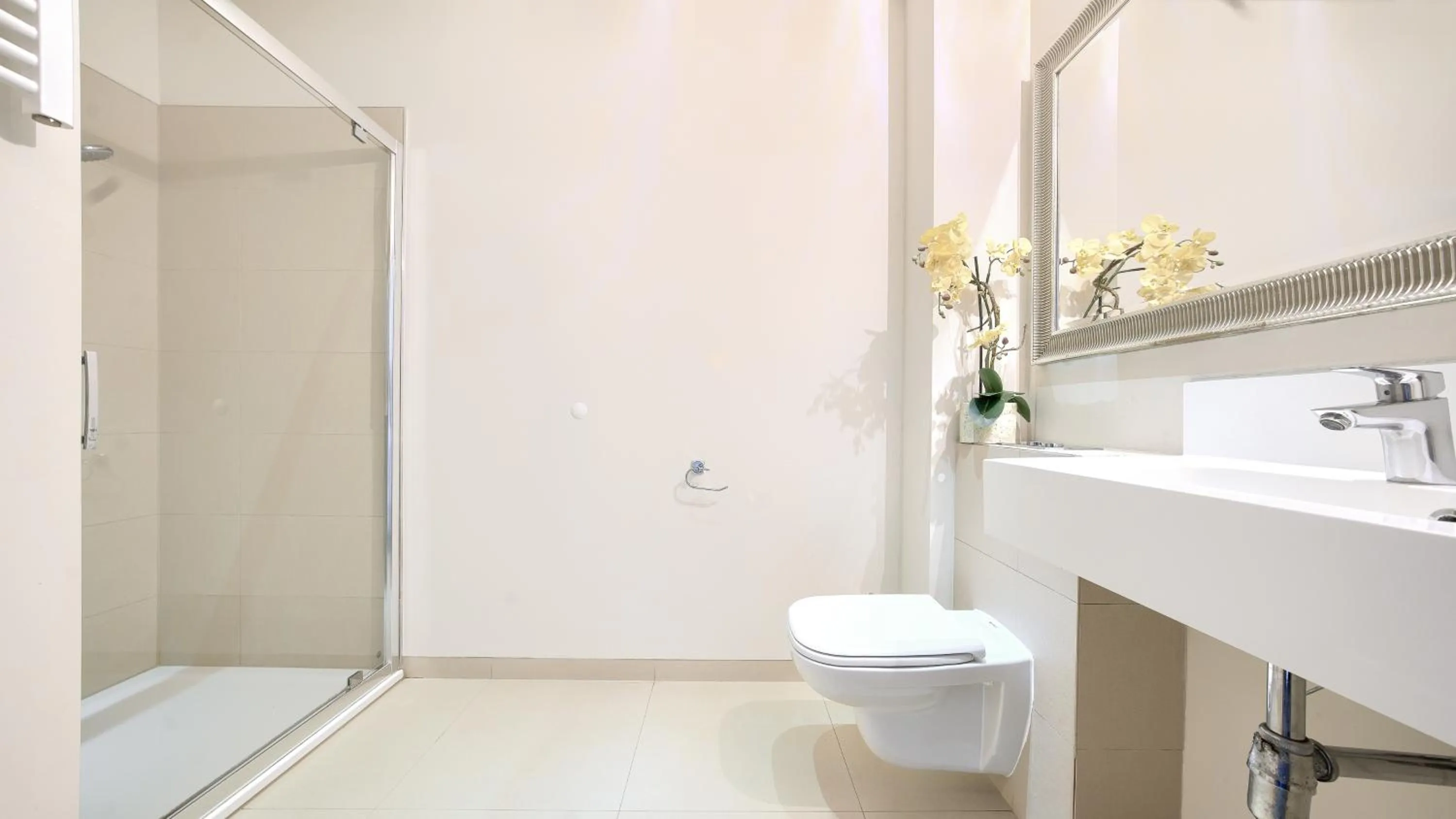 Shower in Baltic Park Molo, Sun & Snow