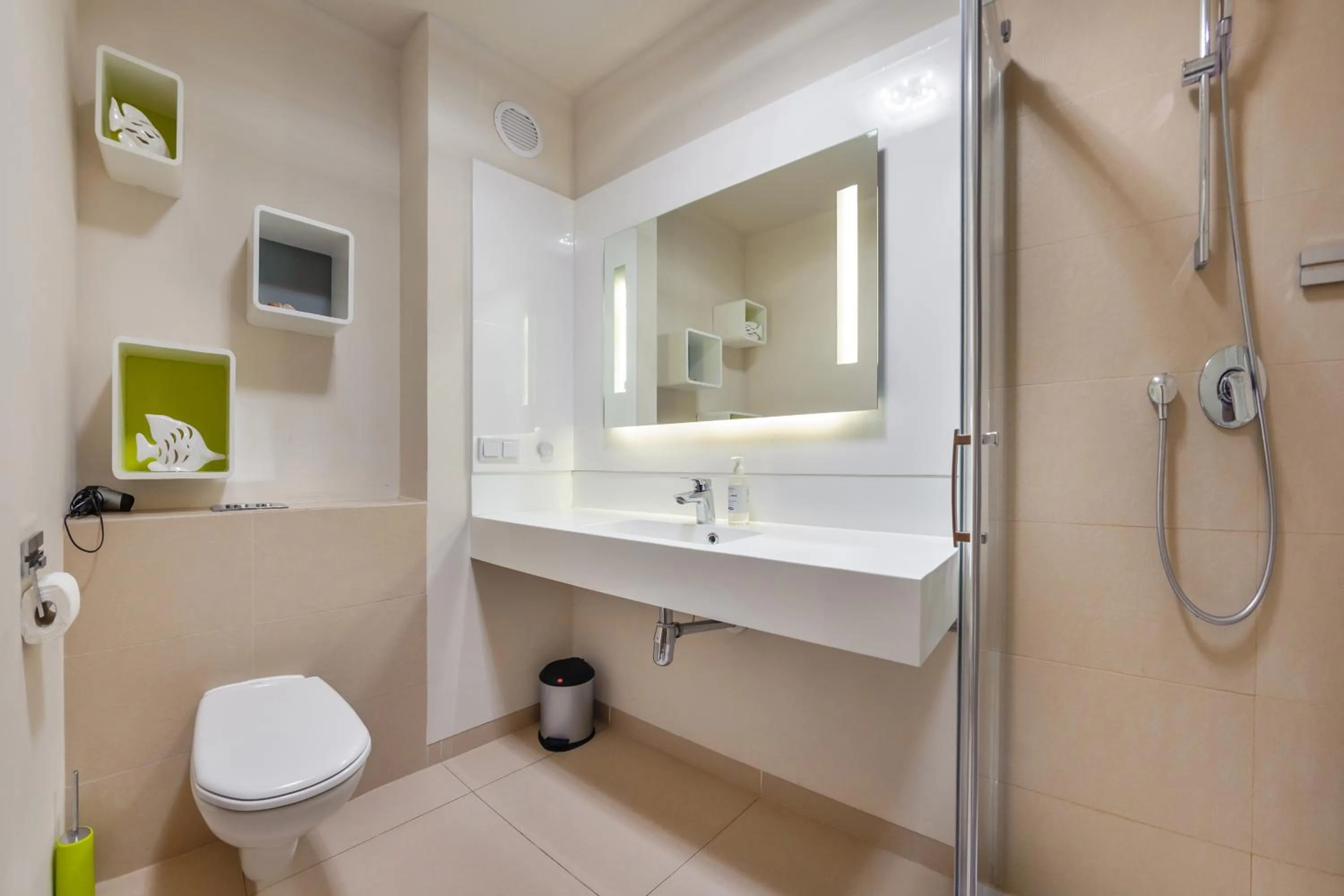 Bathroom in Baltic Park Molo, Sun & Snow