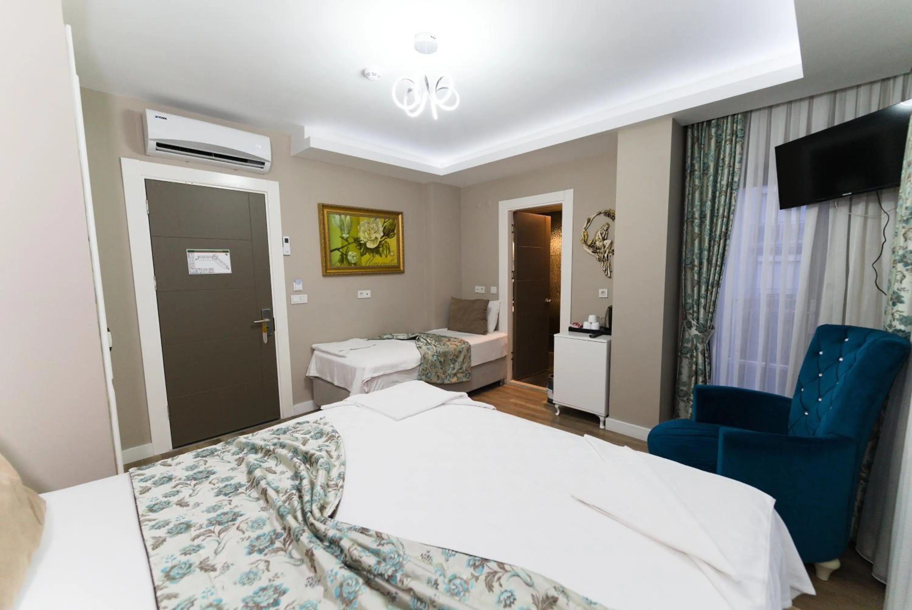 Photo of the whole room, Bed in Microyal Hotel