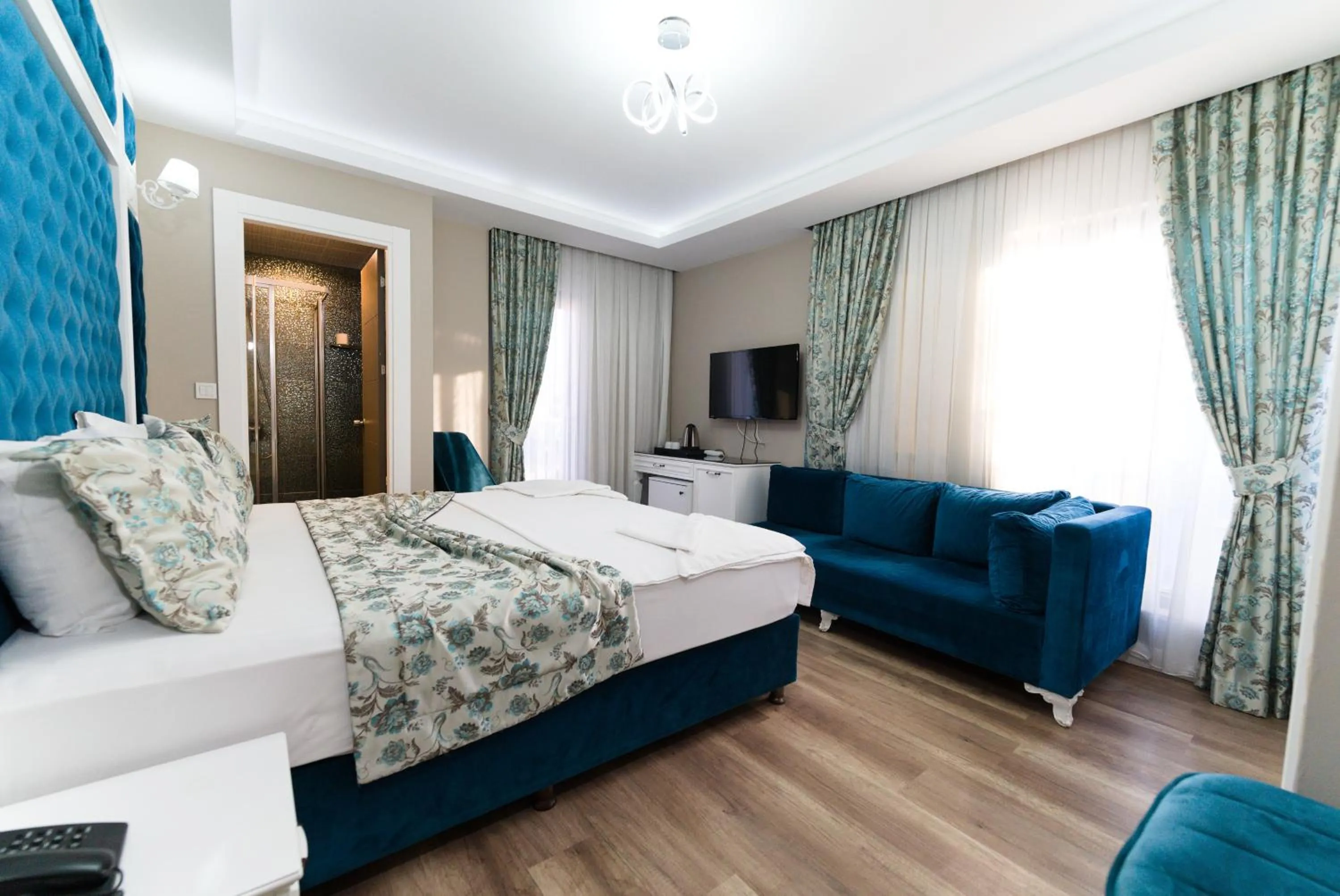 Photo of the whole room, Bed in Microyal Hotel