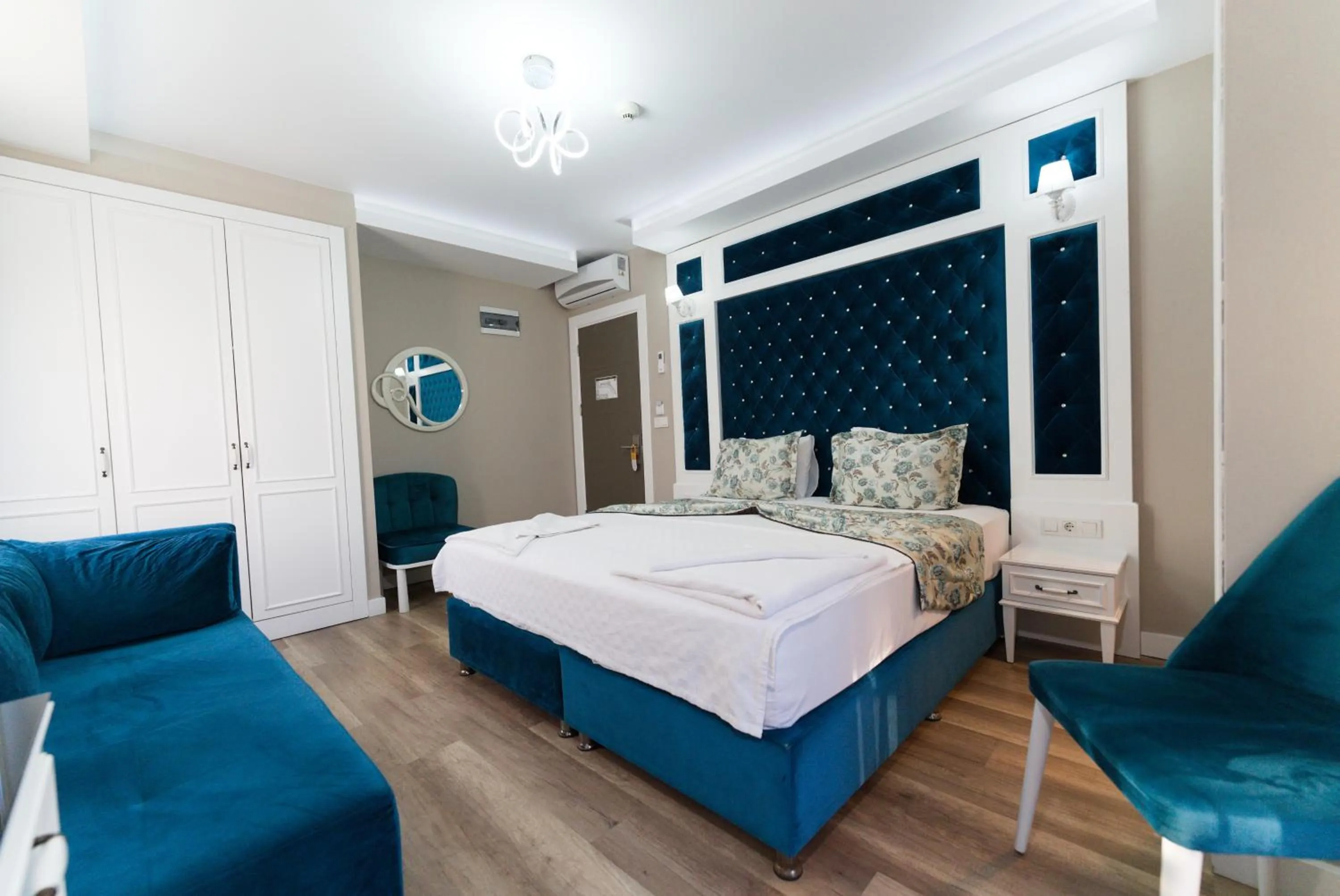 Photo of the whole room, Bed in Microyal Hotel