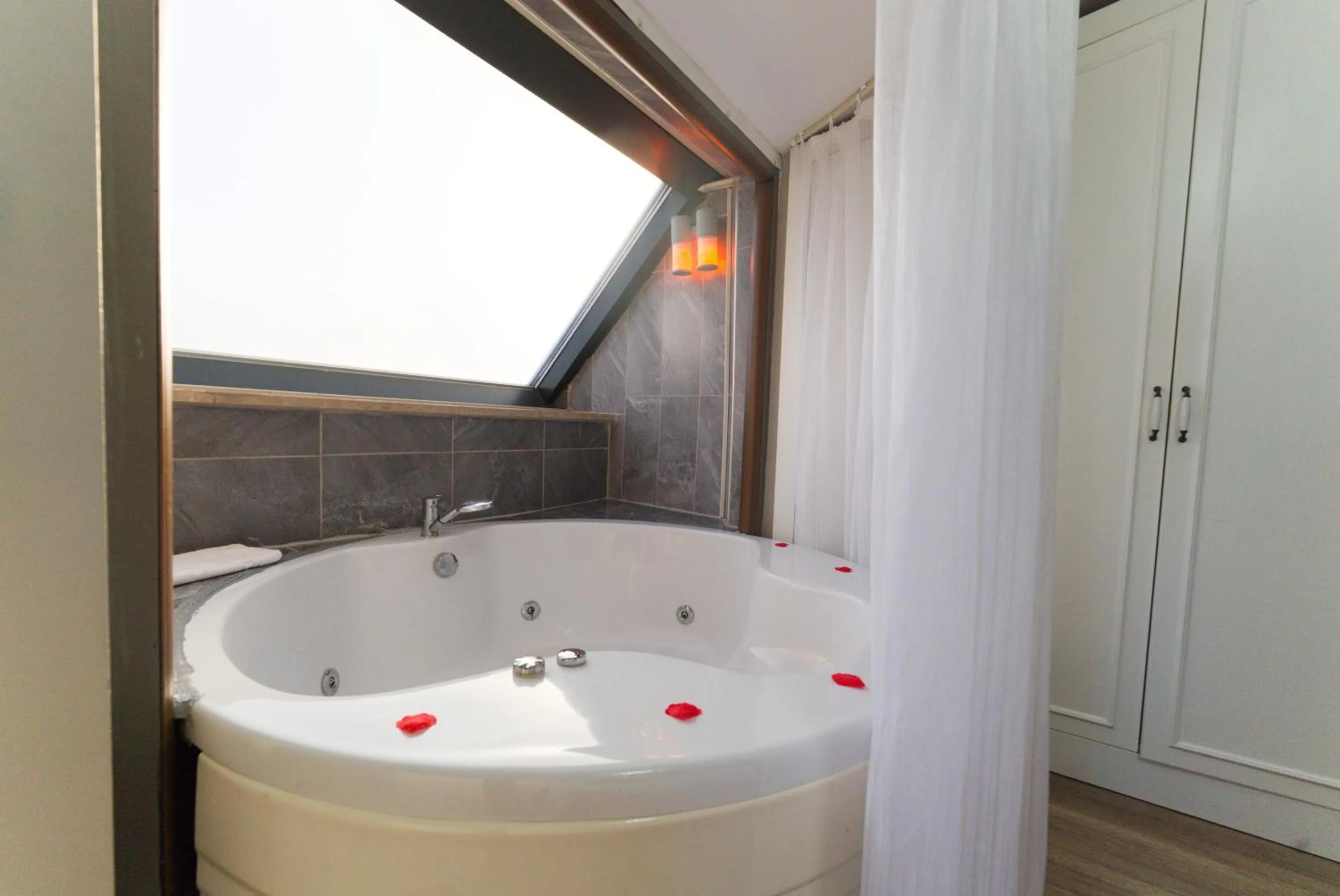 Bathroom in Microyal Hotel