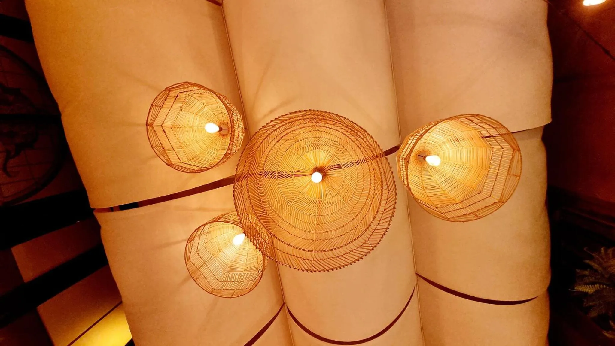 Restaurant/places to eat in Microyal Hotel