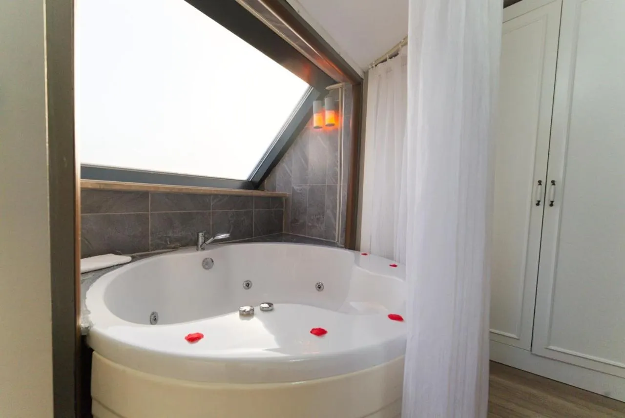 Bath in Microyal Hotel