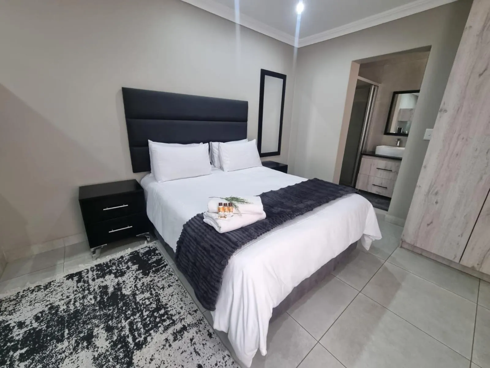 Bed in Airport Inn Bed and Breakfast