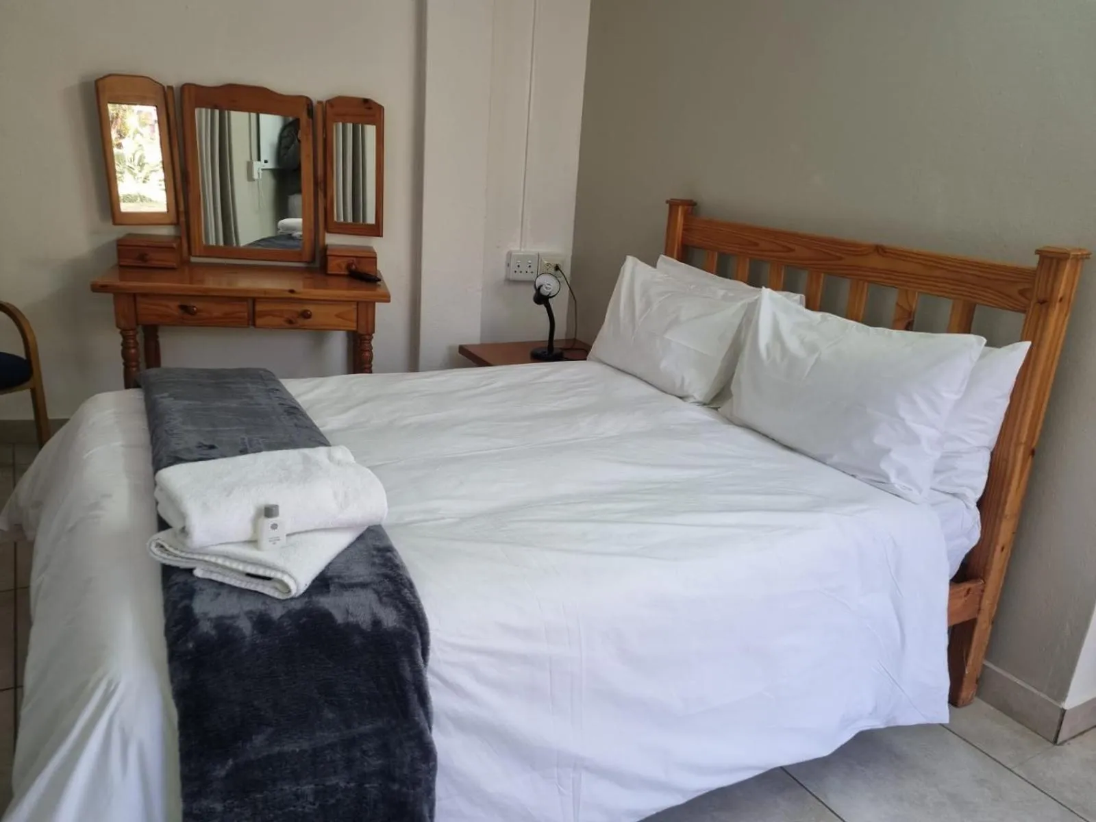 Bed in Airport Inn Bed and Breakfast