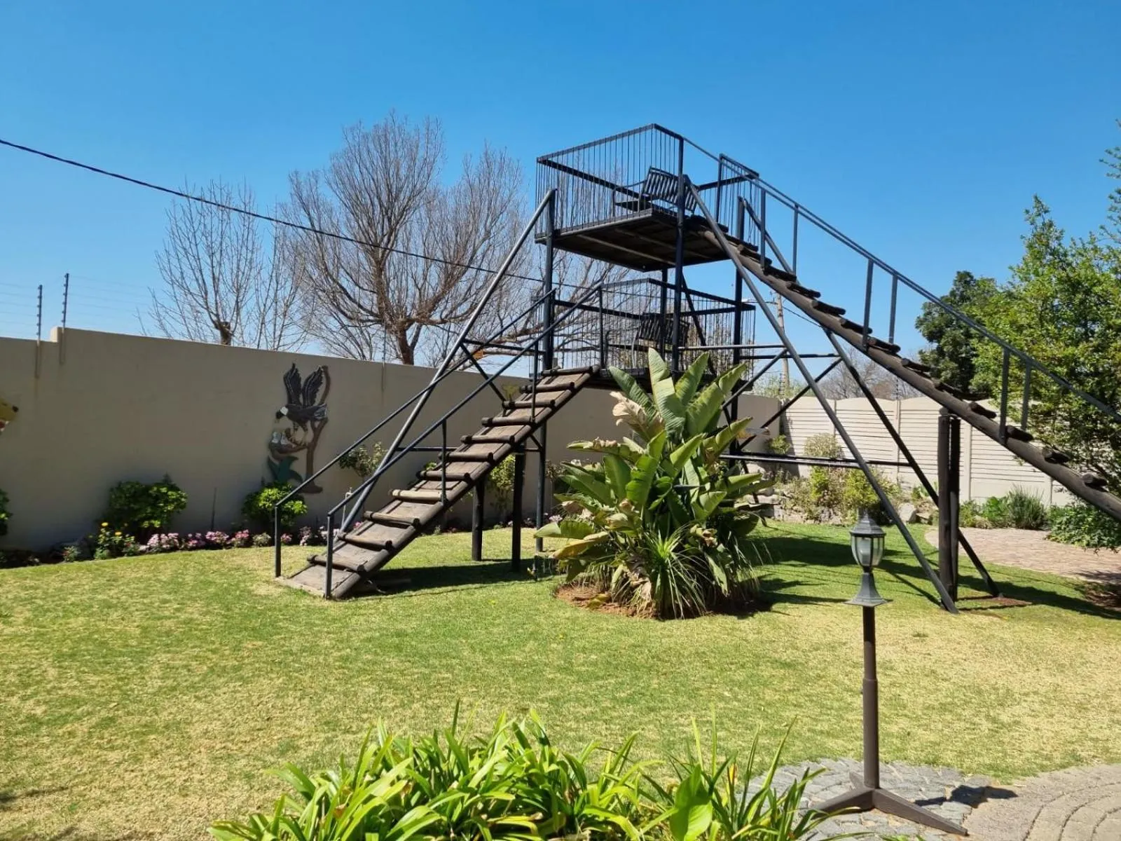 Garden view in Airport Inn Bed and Breakfast