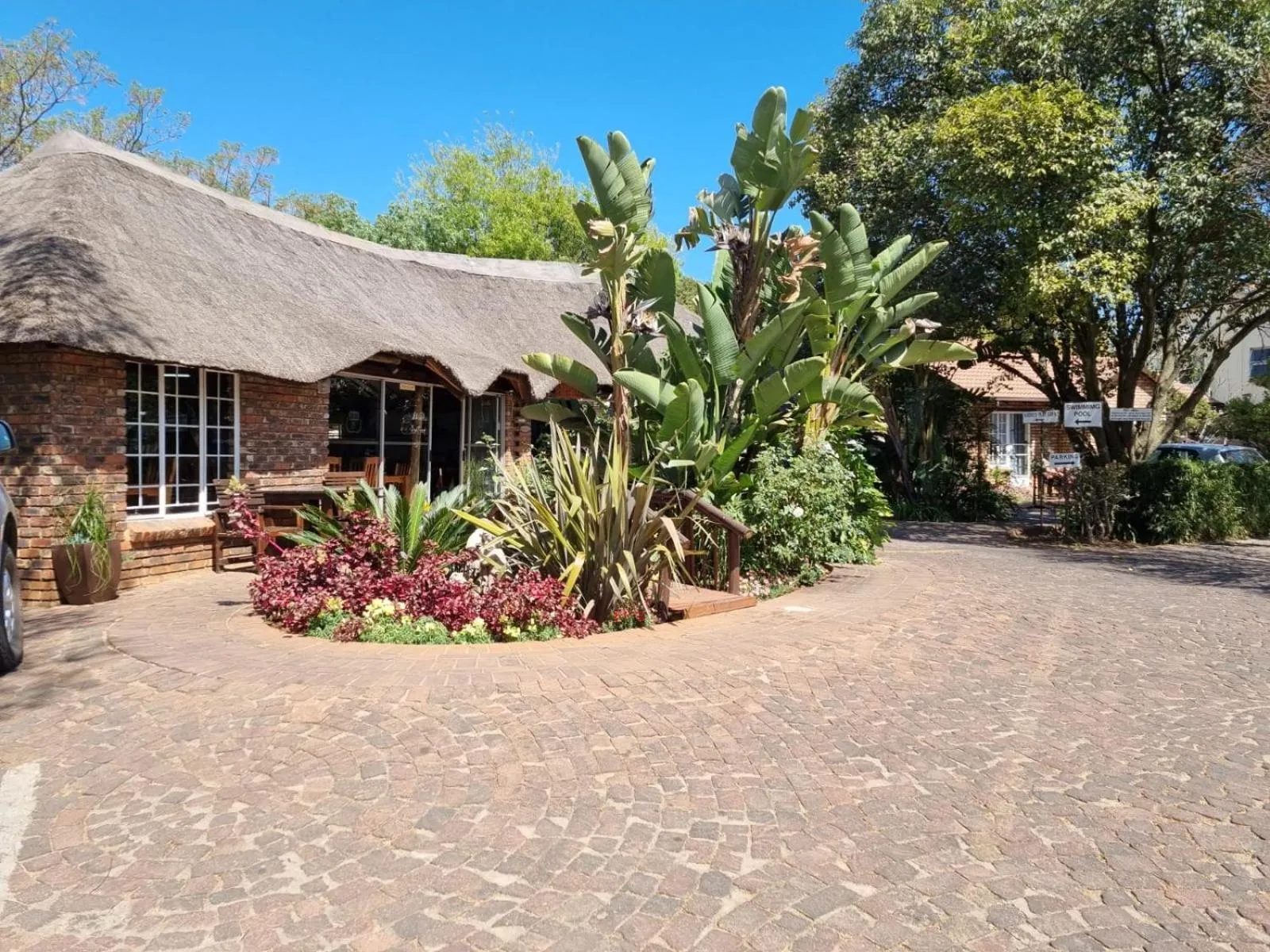 Restaurant/places to eat in Airport Inn Bed and Breakfast