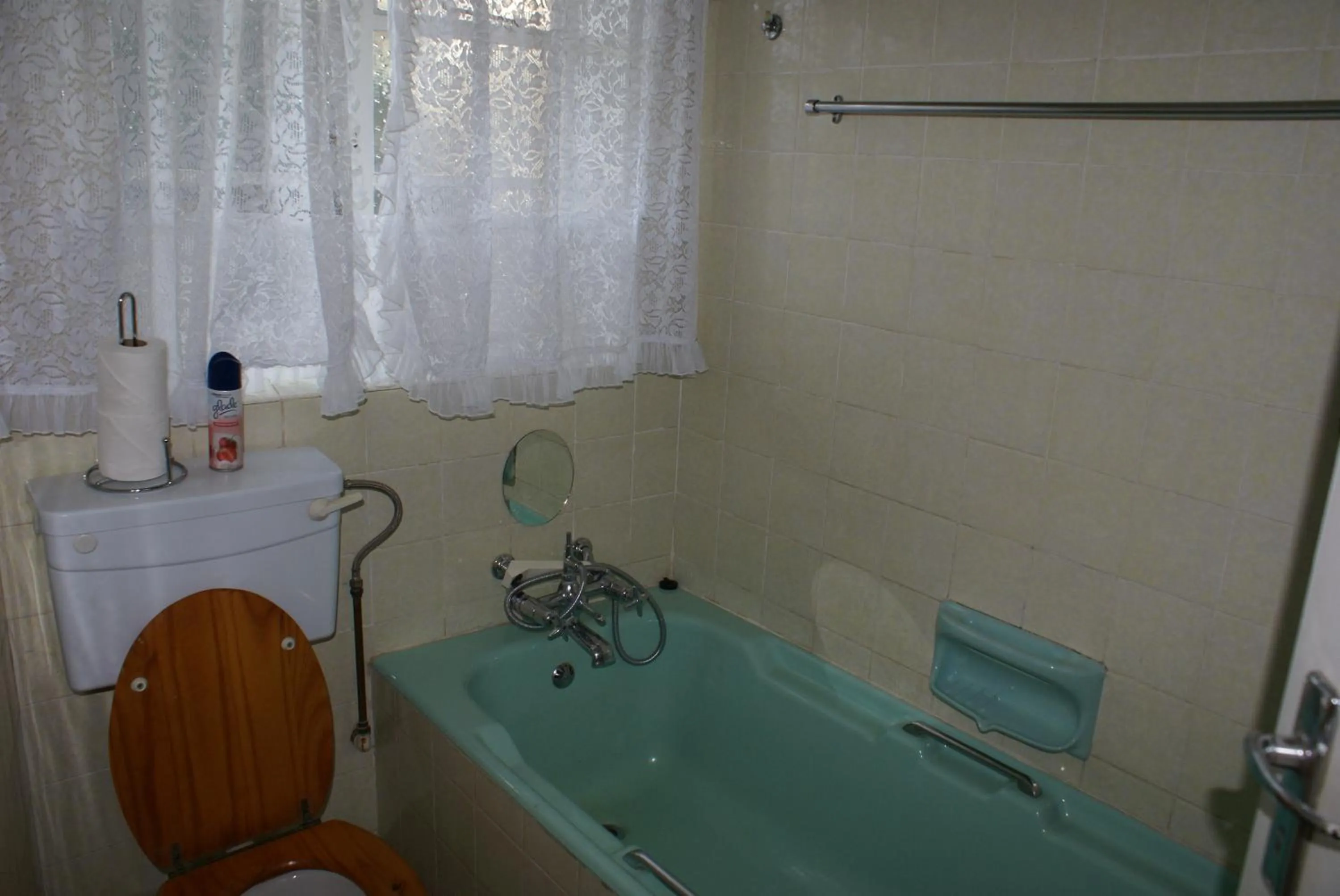 Bathroom in Airport Inn Bed and Breakfast