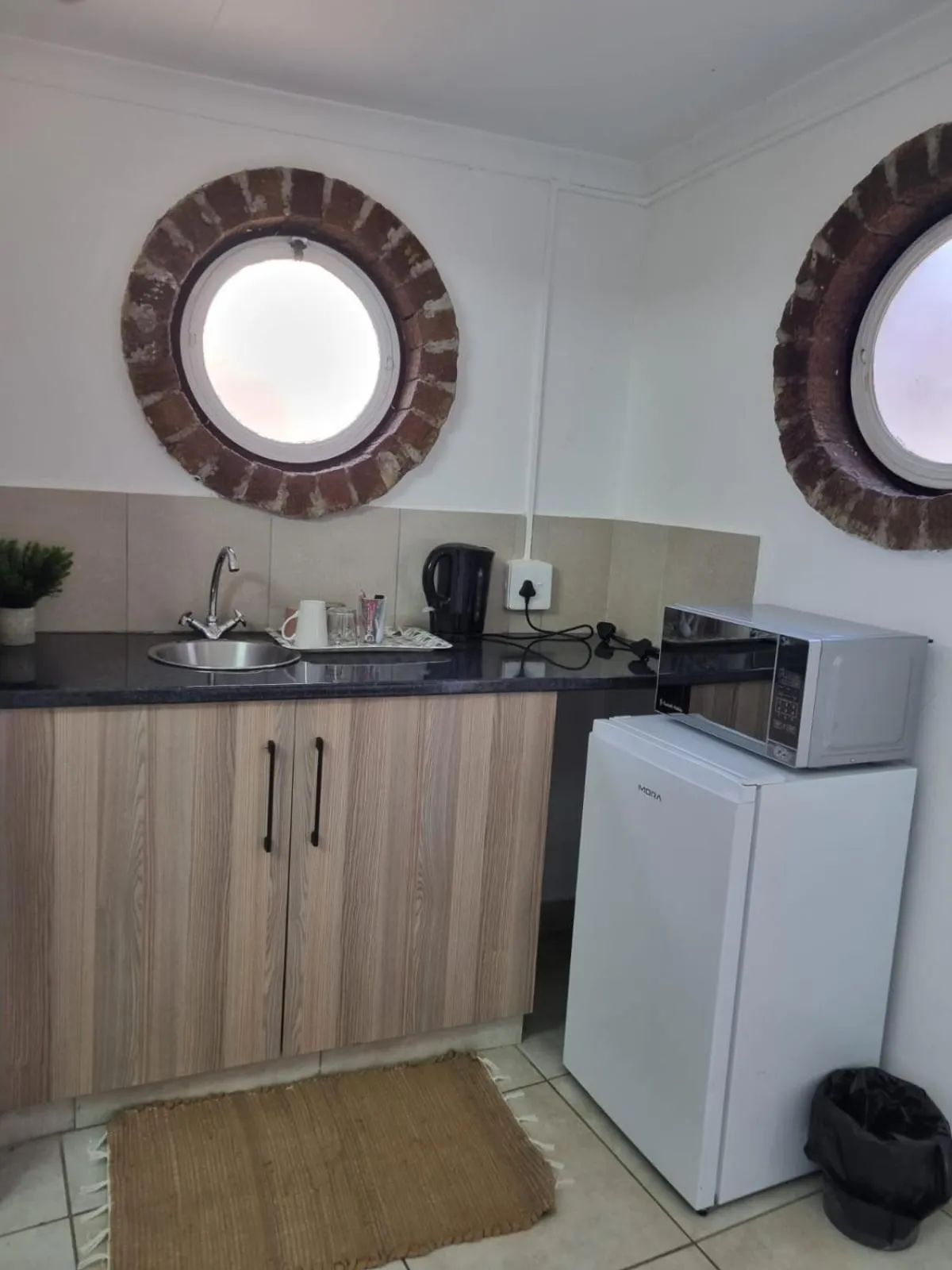 Coffee/tea facilities in Airport Inn Bed and Breakfast