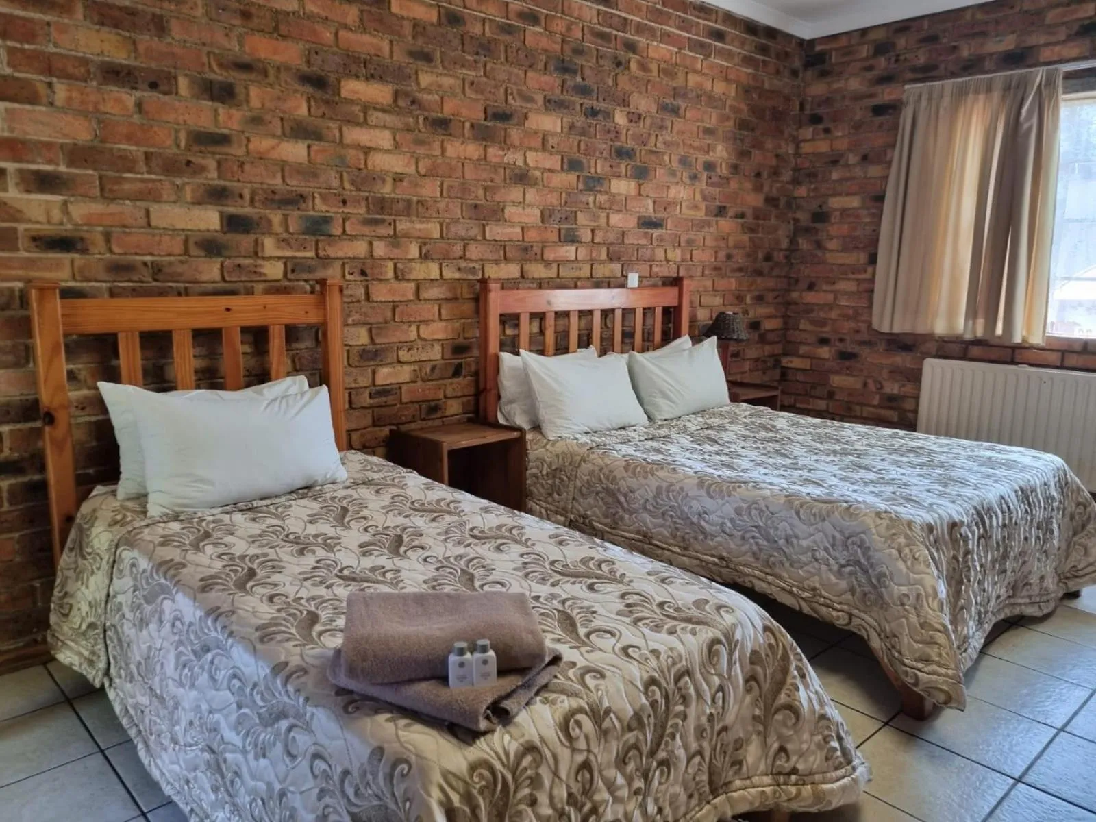 Bed in Airport Inn Bed and Breakfast