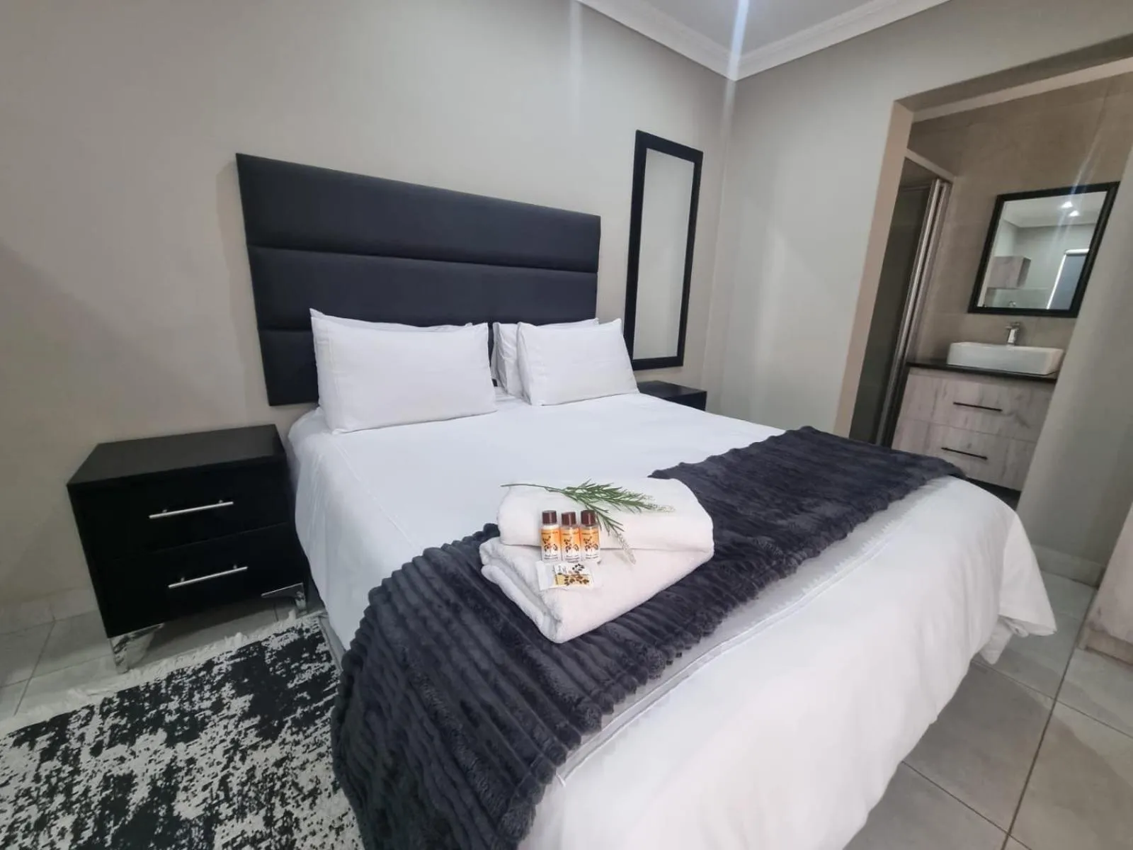 Bed in Airport Inn Bed and Breakfast