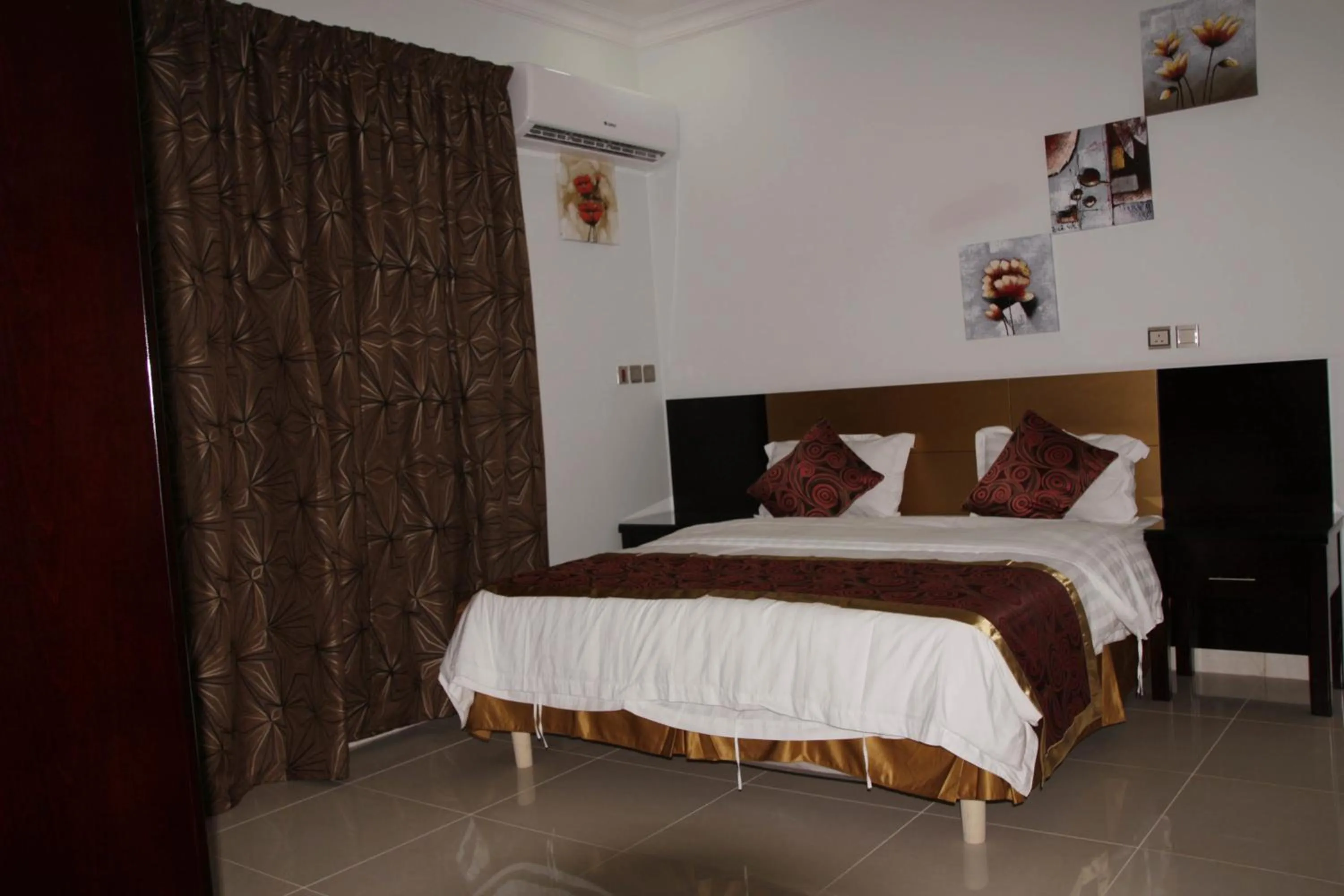 Bedroom, Bed in Aros Al Faisaliah Furnished Units