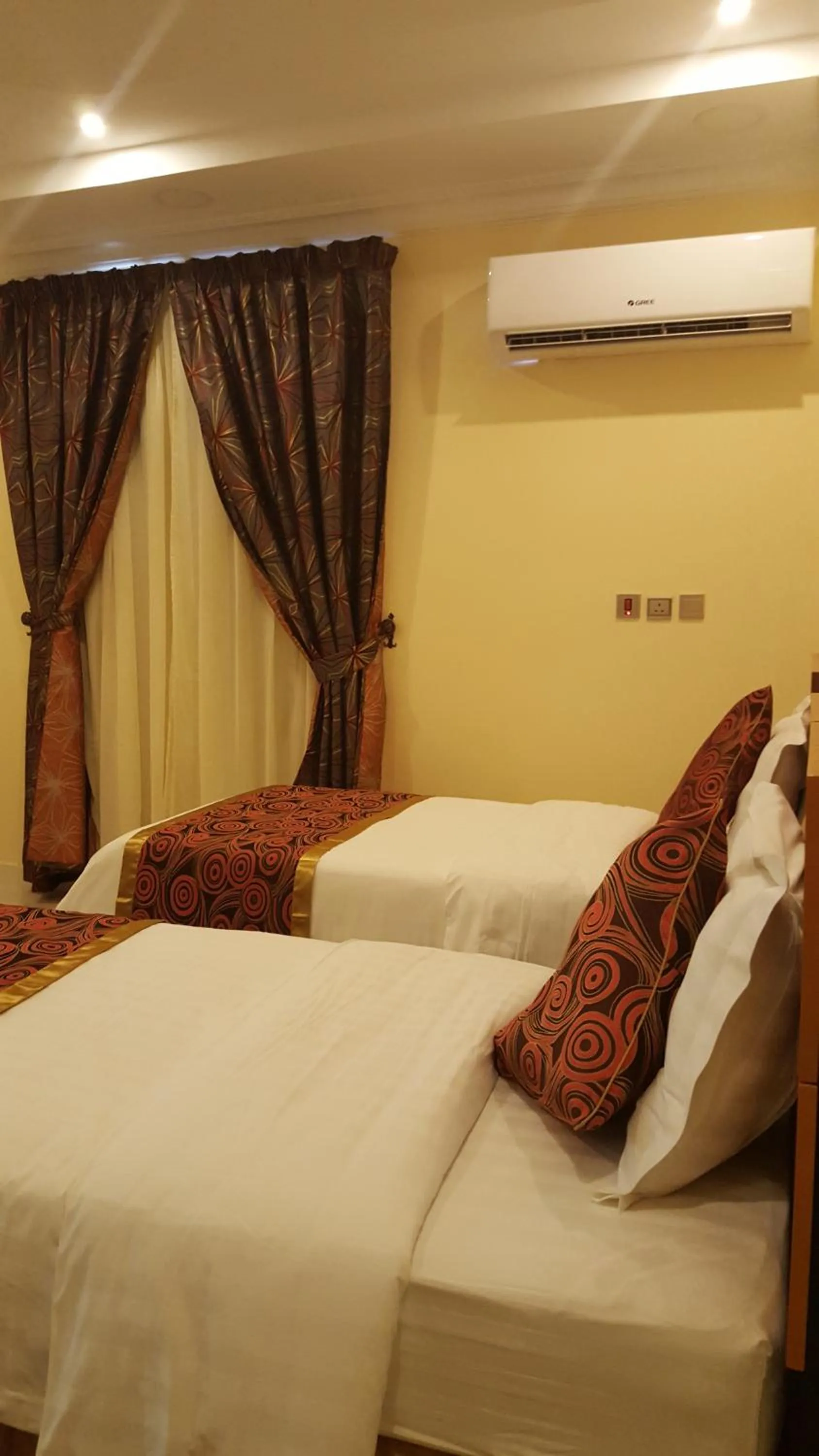 Bedroom, Bed in Aros Al Faisaliah Furnished Units